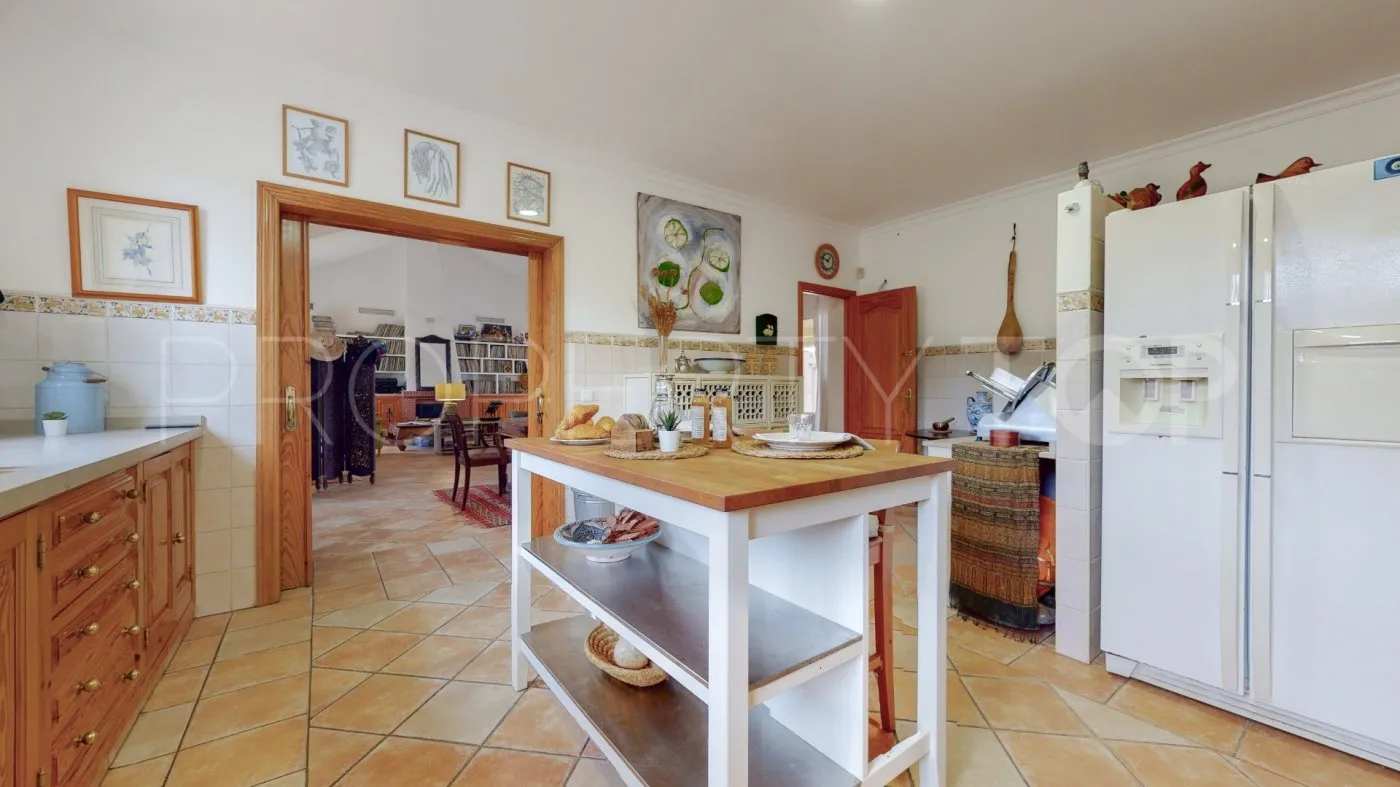 For sale villa in San Martin del Tesorillo