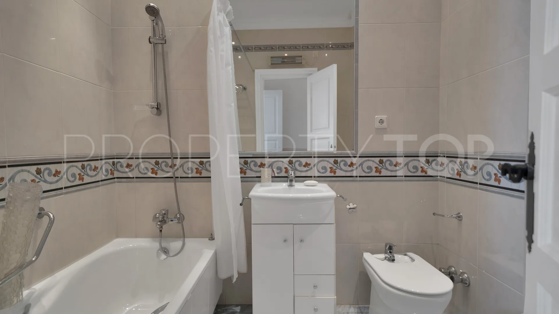 Las Brisas, villa en venta con 6 dormitorios