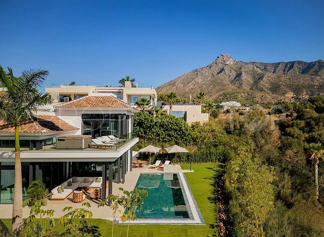 Villa for sale in Lomas del Virrey with 4 bedrooms