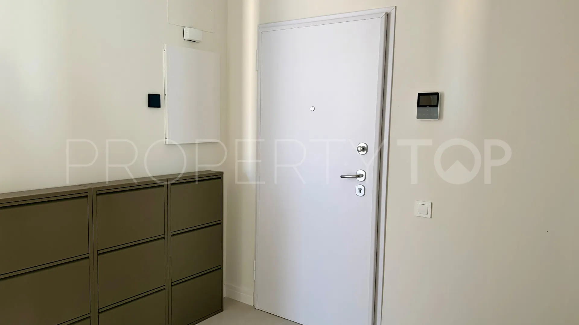 4 bedrooms ground floor apartment in Estepona for sale