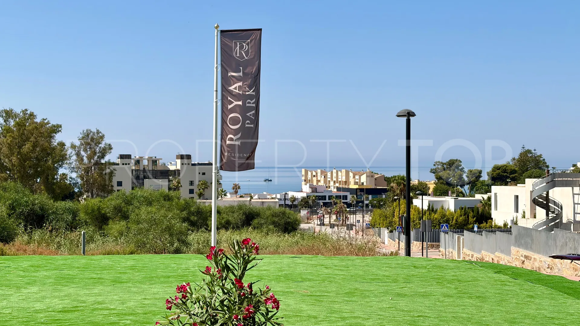 4 bedrooms ground floor apartment in Estepona for sale