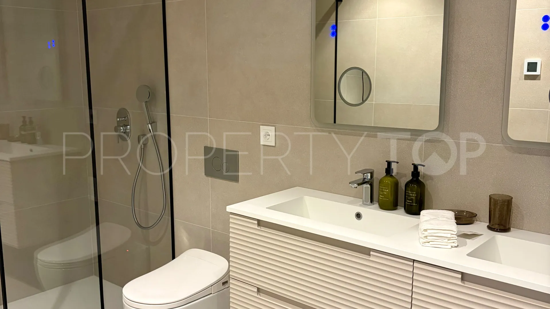 4 bedrooms ground floor apartment in Estepona for sale