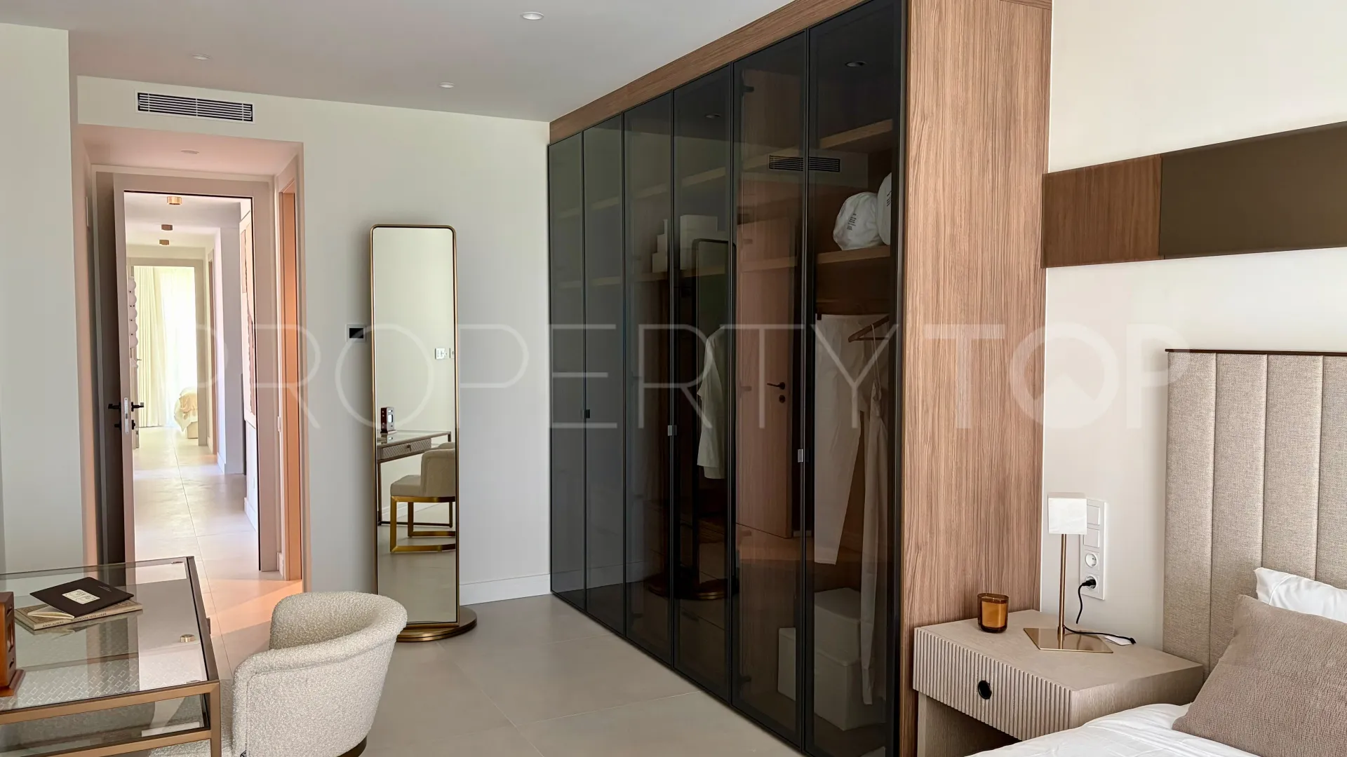 4 bedrooms ground floor apartment in Estepona for sale