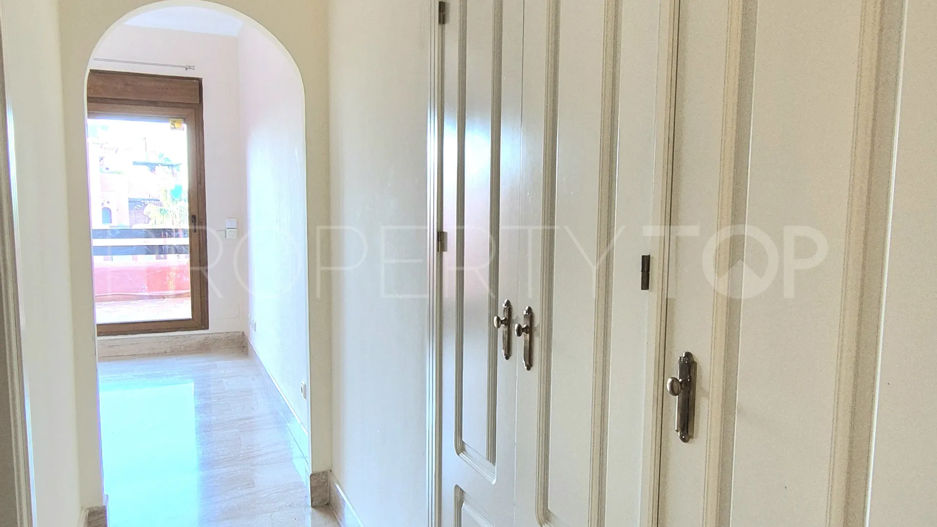 For sale duplex penthouse in Guadalmina Baja with 3 bedrooms