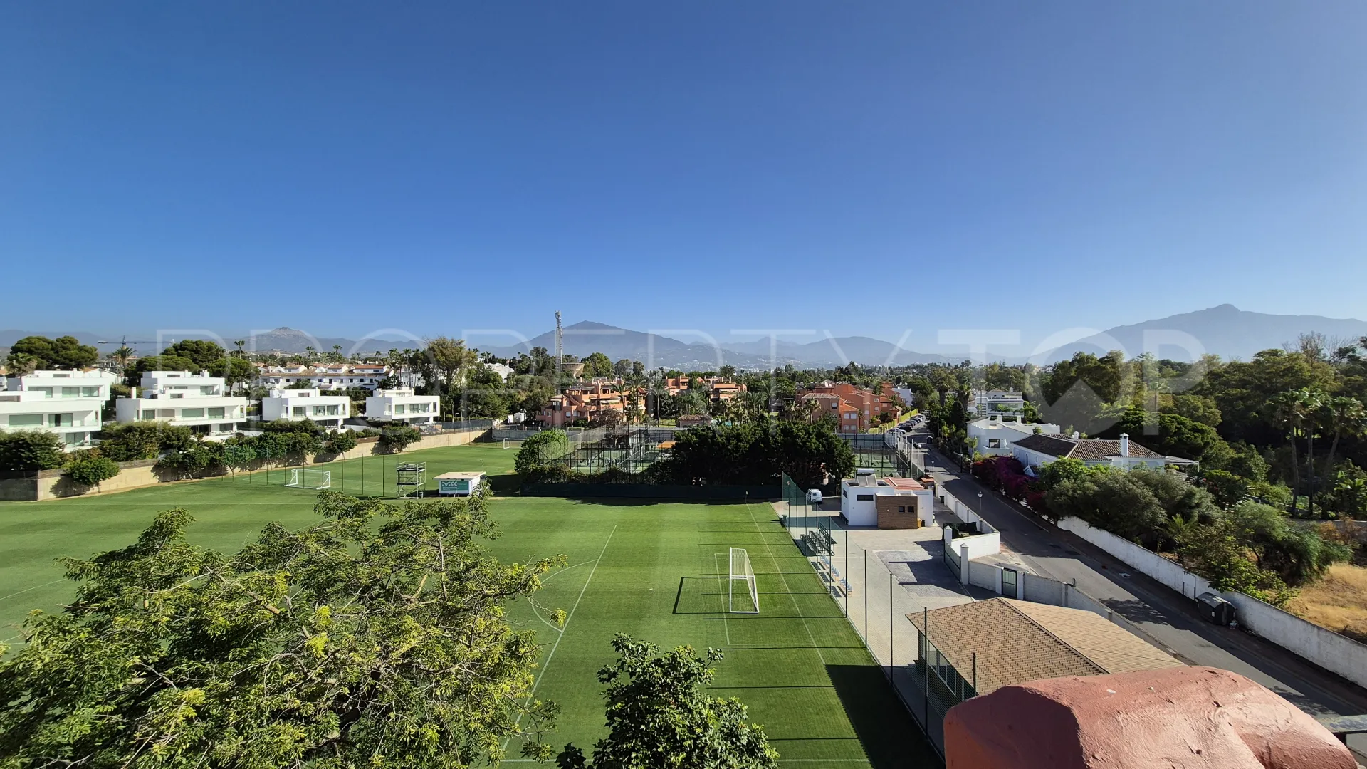 For sale duplex penthouse in Guadalmina Baja with 3 bedrooms