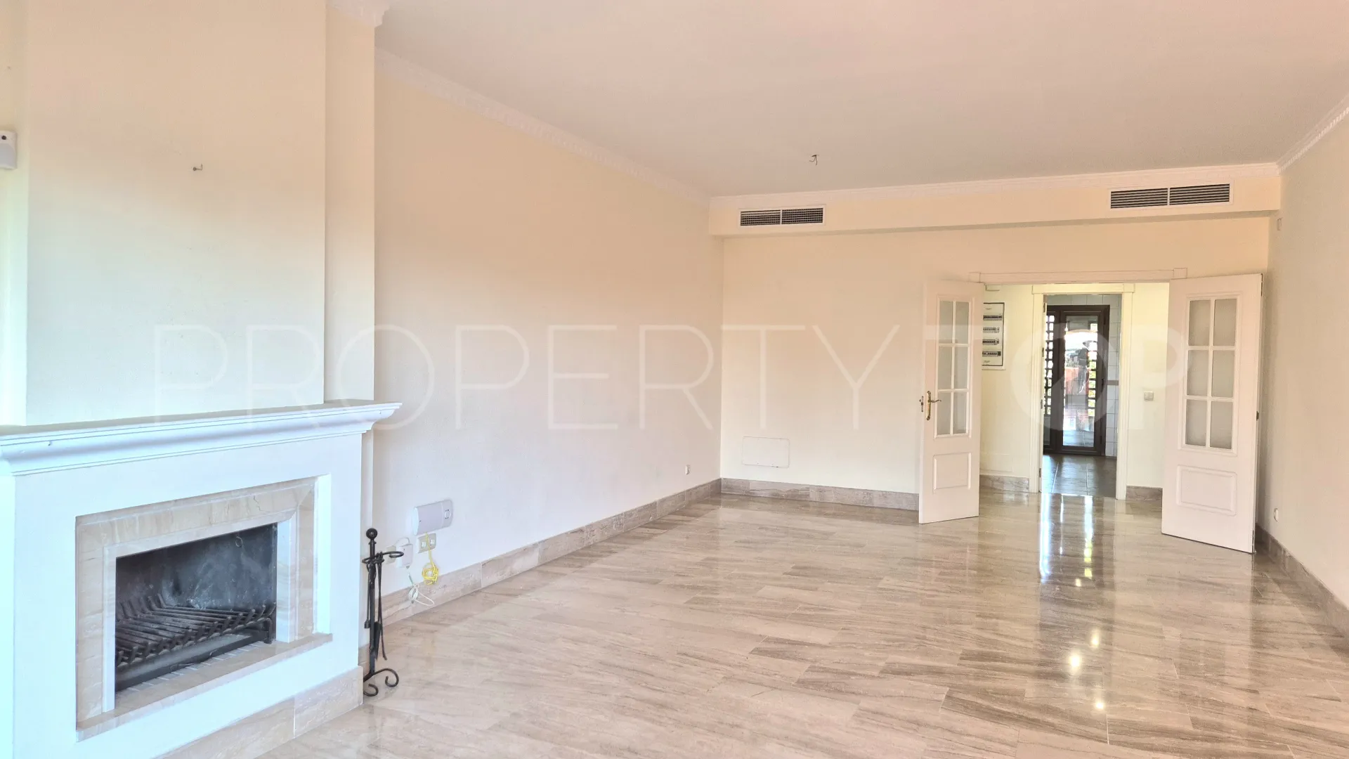 For sale duplex penthouse in Guadalmina Baja with 3 bedrooms
