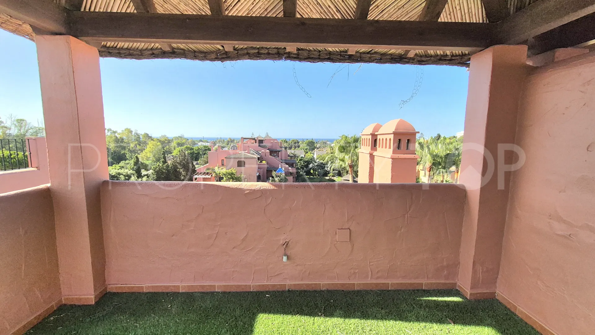 For sale duplex penthouse in Guadalmina Baja with 3 bedrooms