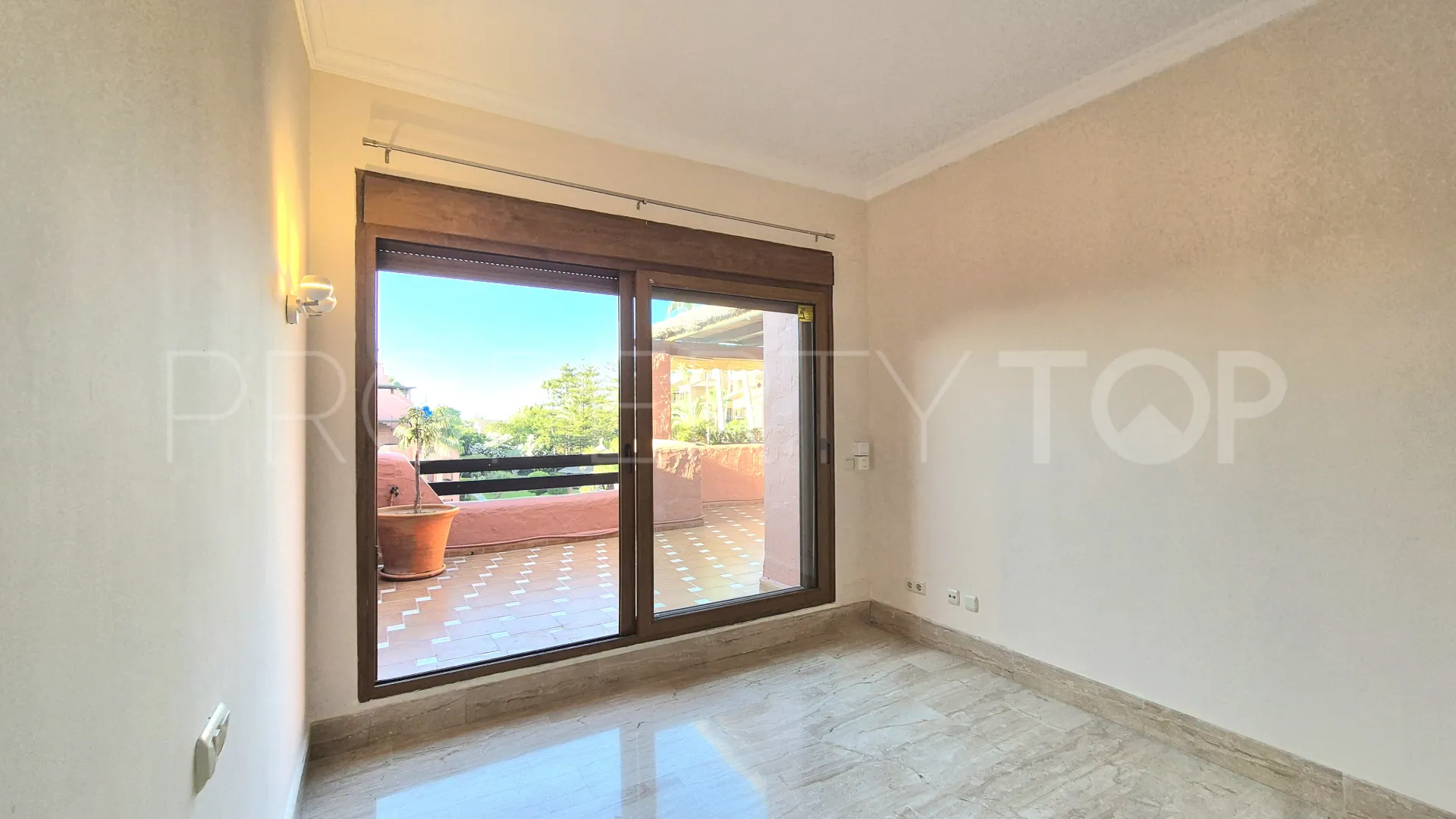 For sale duplex penthouse in Guadalmina Baja with 3 bedrooms