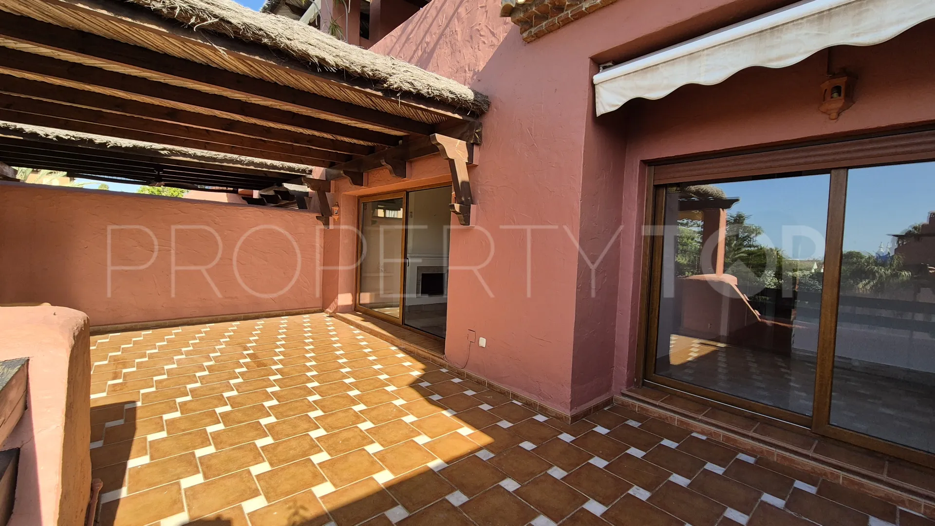 For sale duplex penthouse in Guadalmina Baja with 3 bedrooms