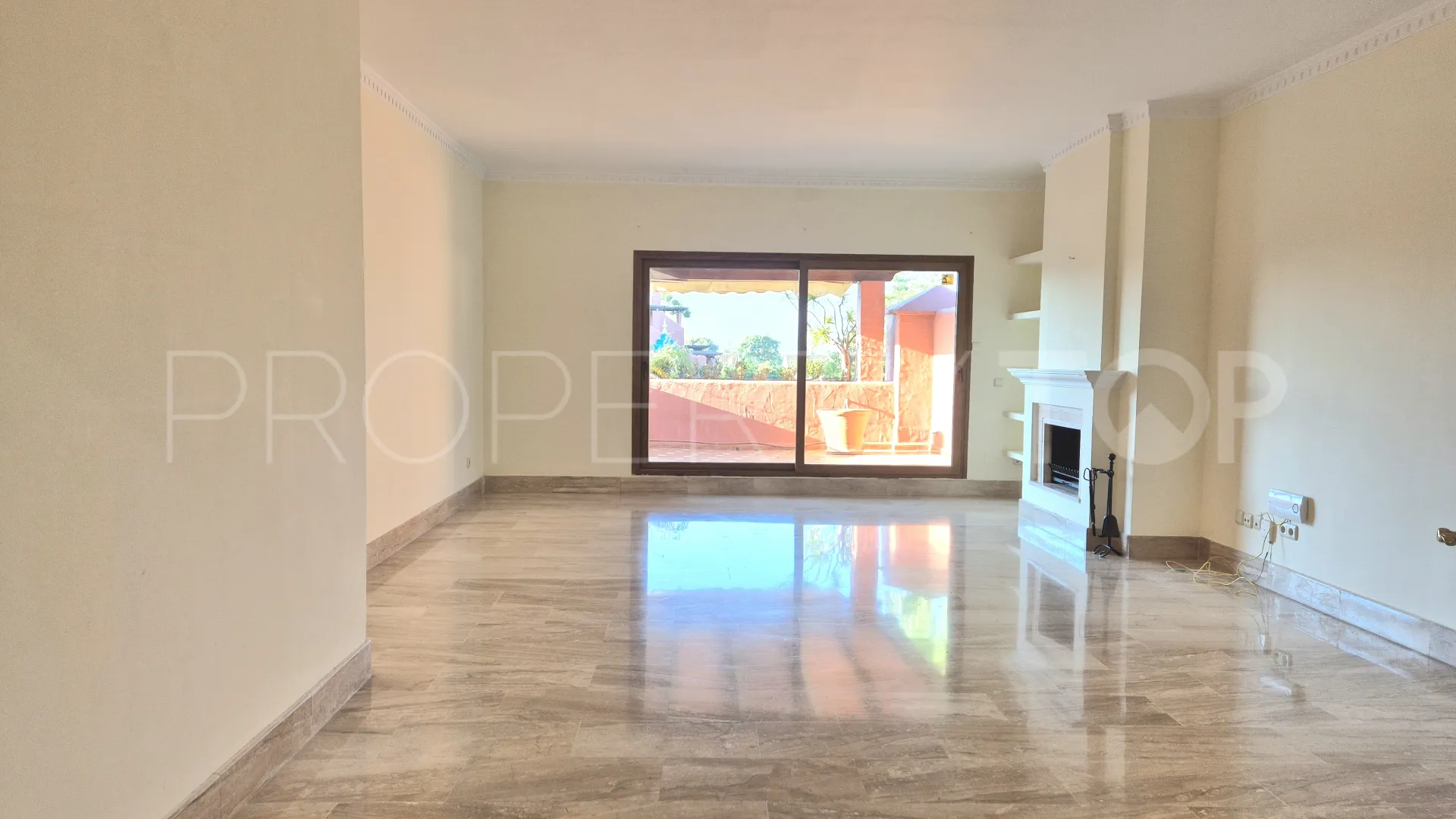 For sale duplex penthouse in Guadalmina Baja with 3 bedrooms