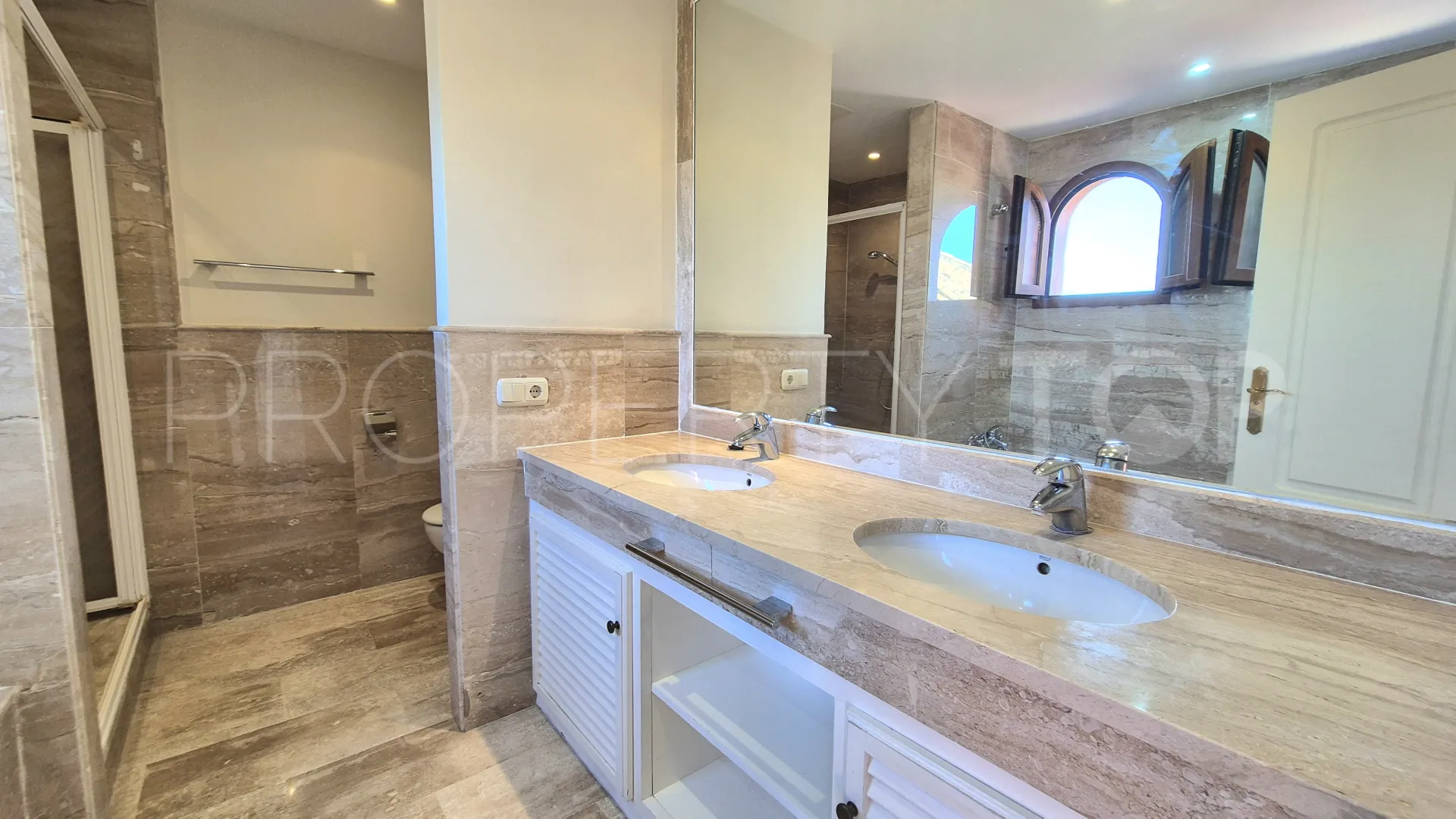 For sale duplex penthouse in Guadalmina Baja with 3 bedrooms