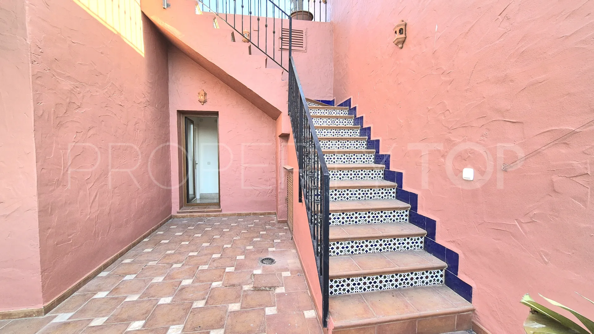 For sale duplex penthouse in Guadalmina Baja with 3 bedrooms