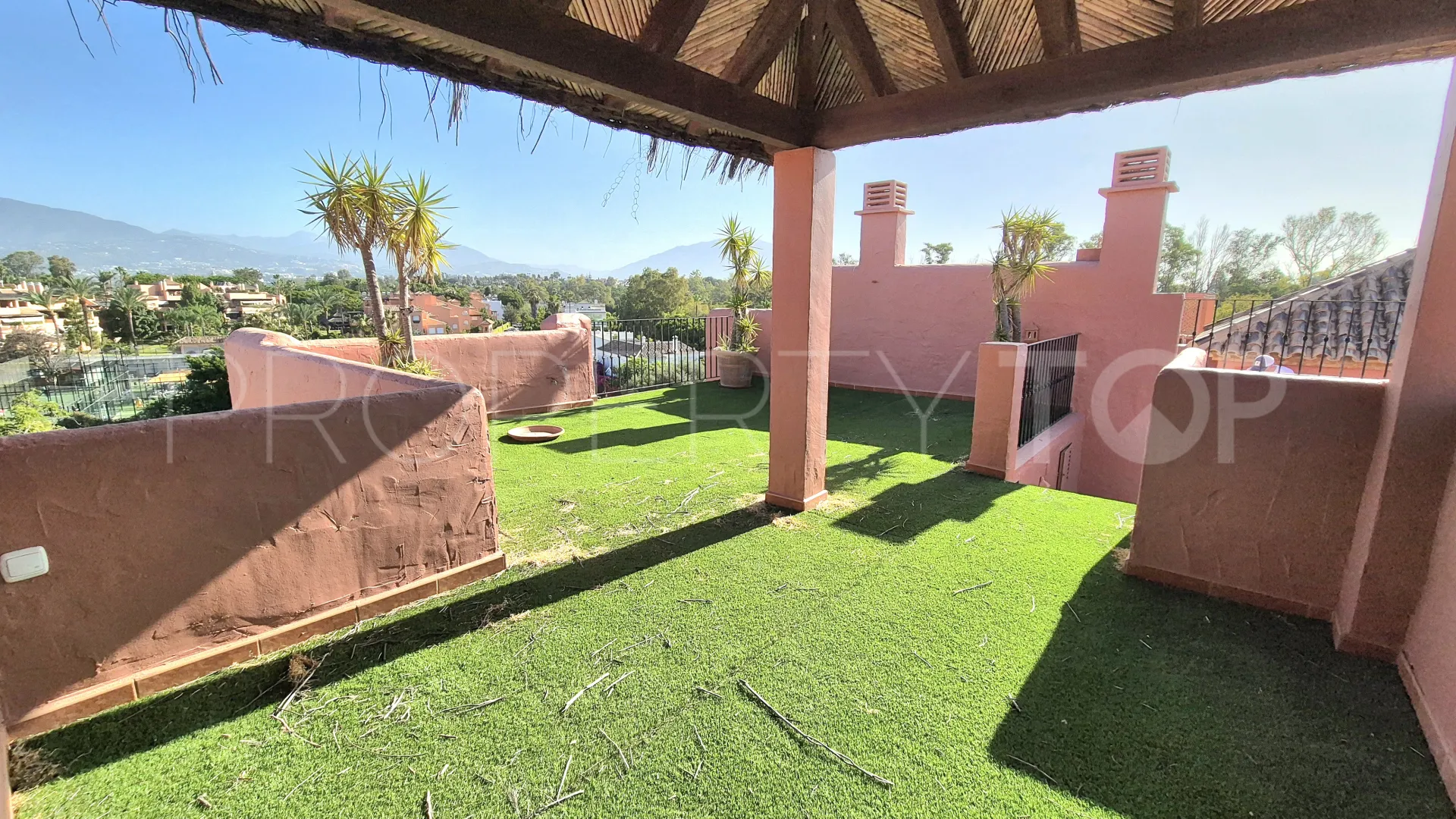 For sale duplex penthouse in Guadalmina Baja with 3 bedrooms