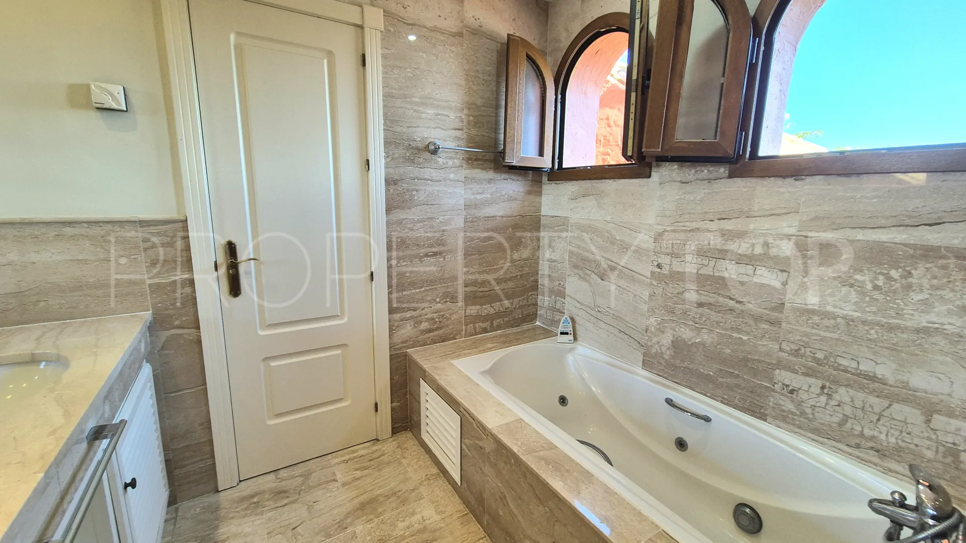 For sale duplex penthouse in Guadalmina Baja with 3 bedrooms