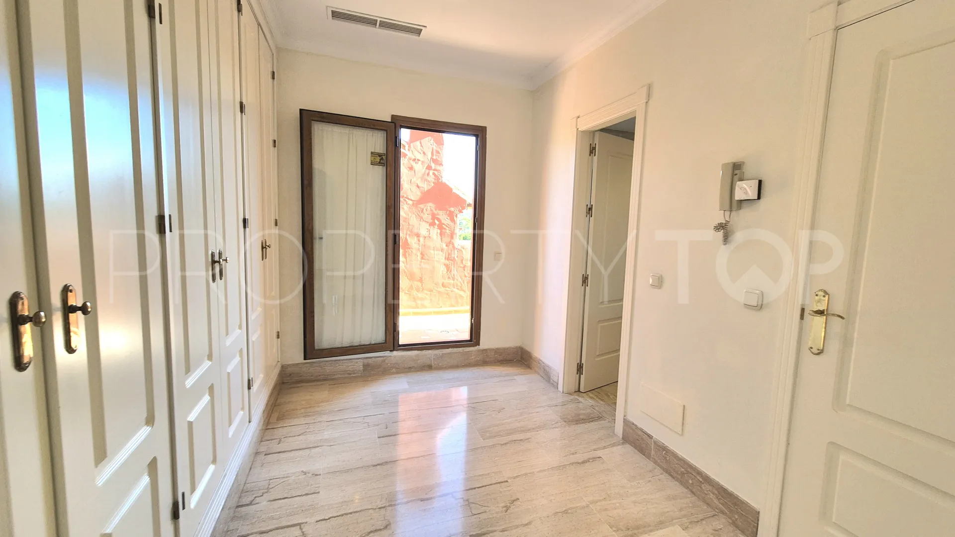 For sale duplex penthouse in Guadalmina Baja with 3 bedrooms