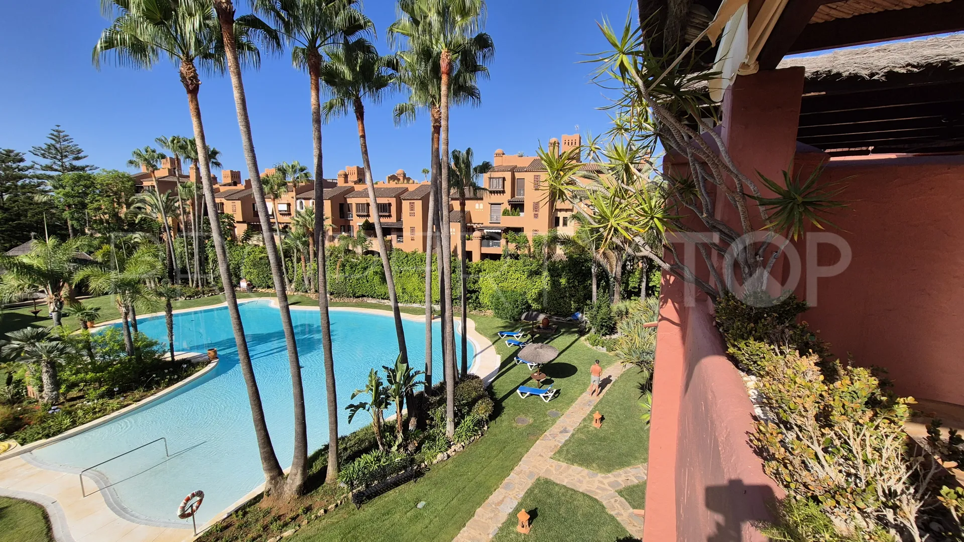 For sale duplex penthouse in Guadalmina Baja with 3 bedrooms