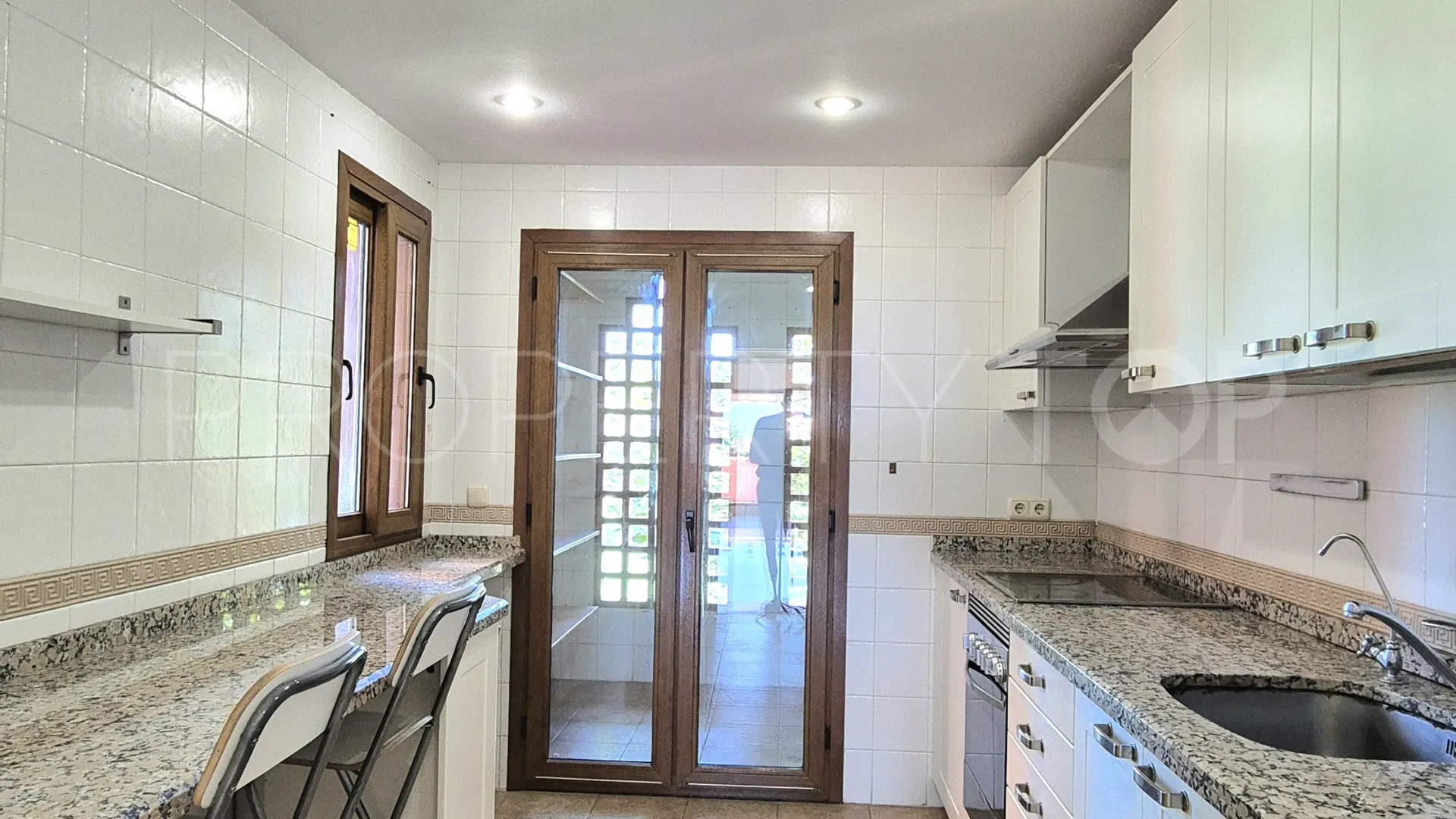 For sale duplex penthouse in Guadalmina Baja with 3 bedrooms