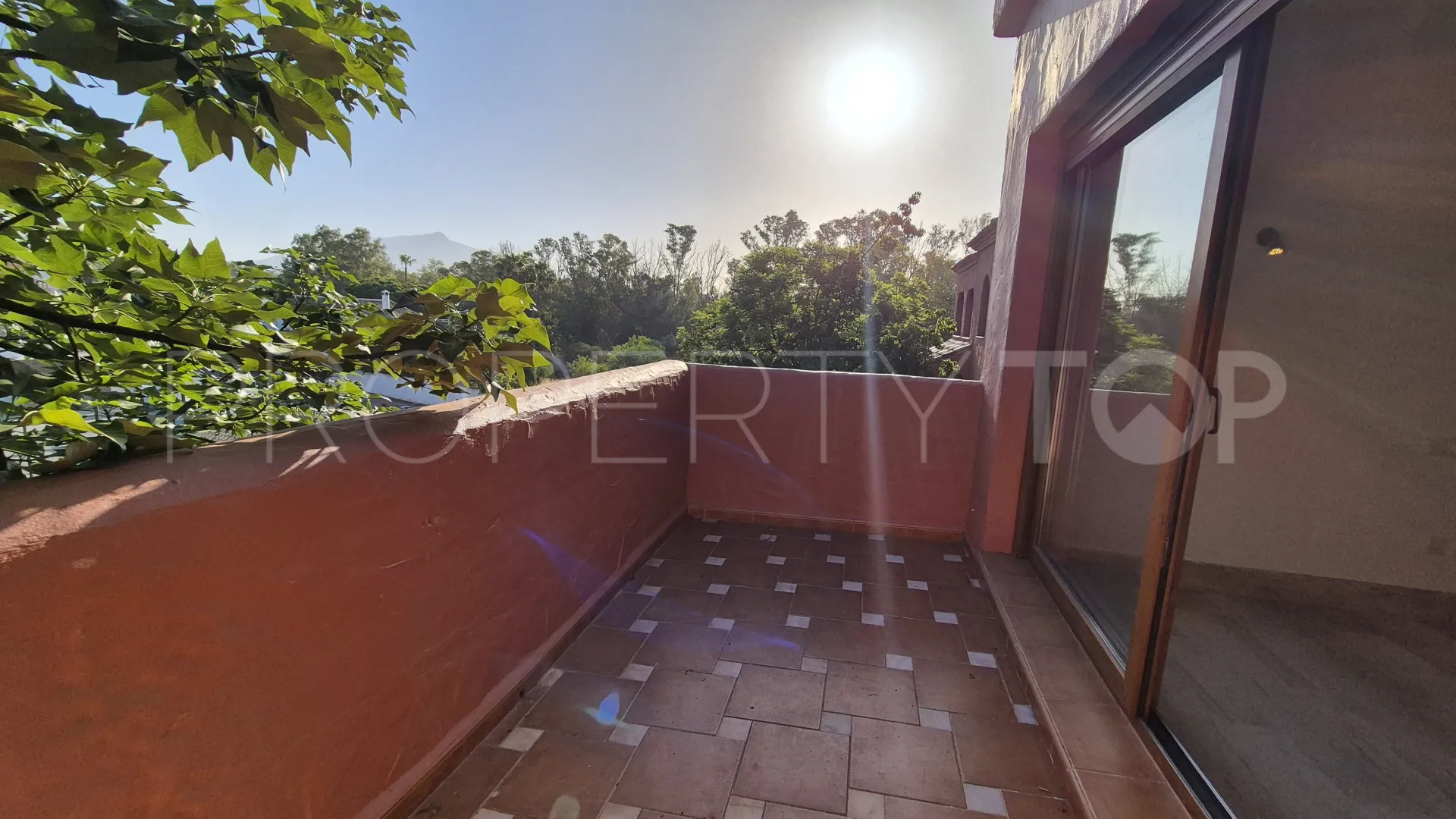 For sale duplex penthouse in Guadalmina Baja with 3 bedrooms