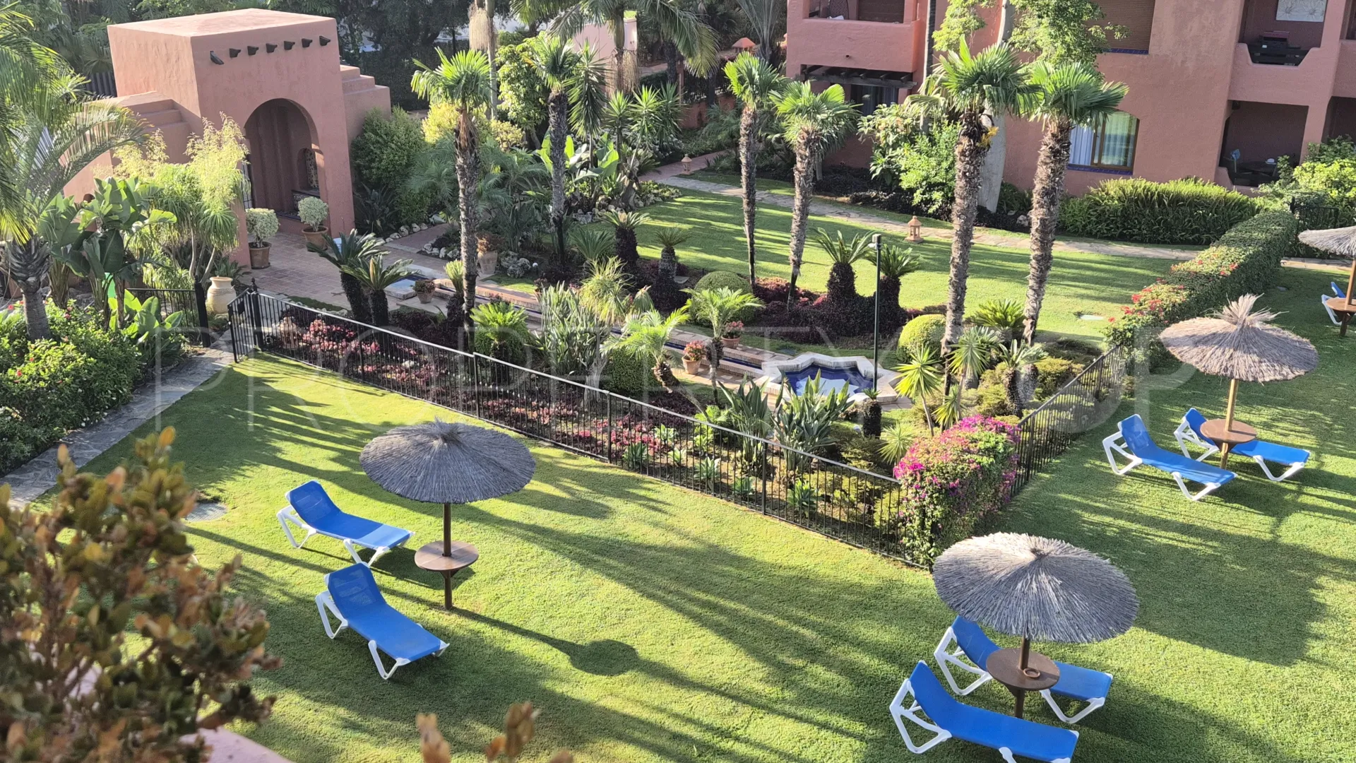 For sale duplex penthouse in Guadalmina Baja with 3 bedrooms