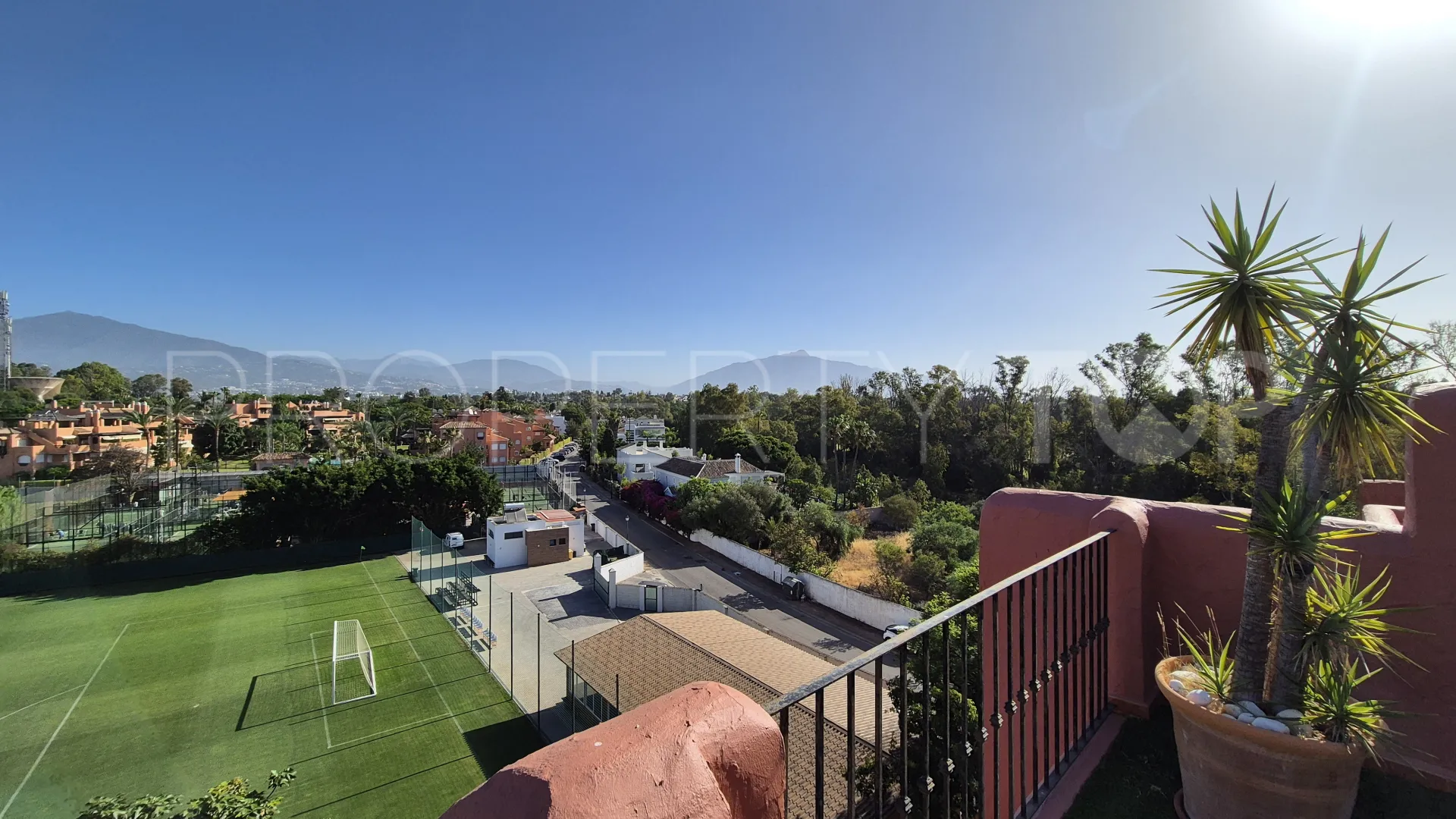 For sale duplex penthouse in Guadalmina Baja with 3 bedrooms