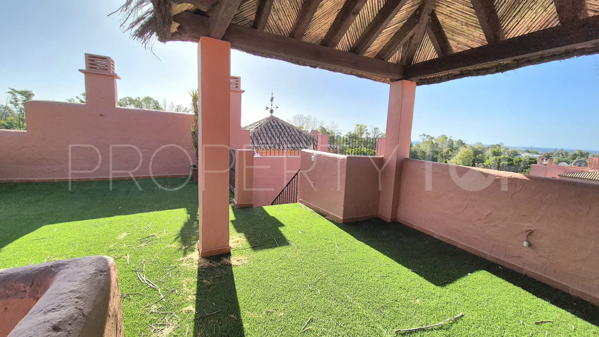For sale duplex penthouse in Guadalmina Baja with 3 bedrooms