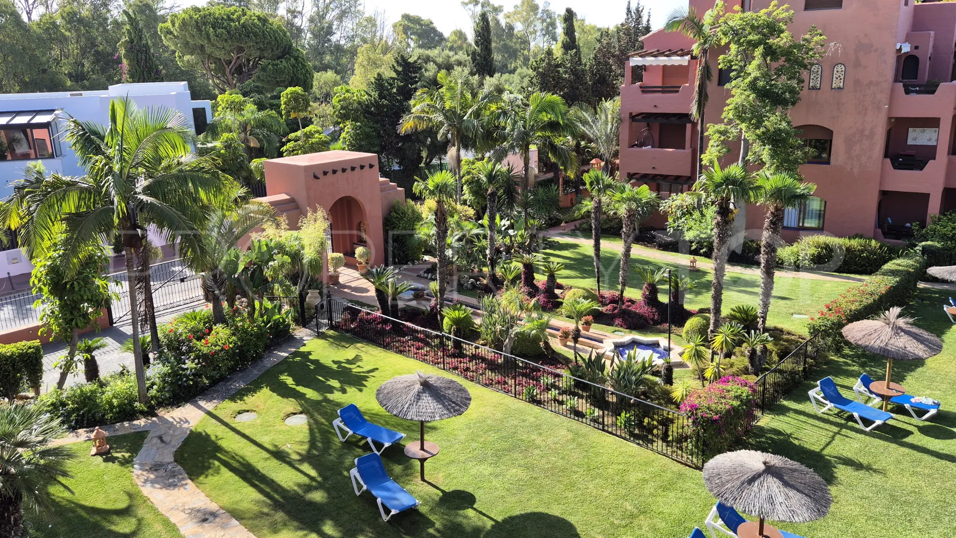 For sale duplex penthouse in Guadalmina Baja with 3 bedrooms