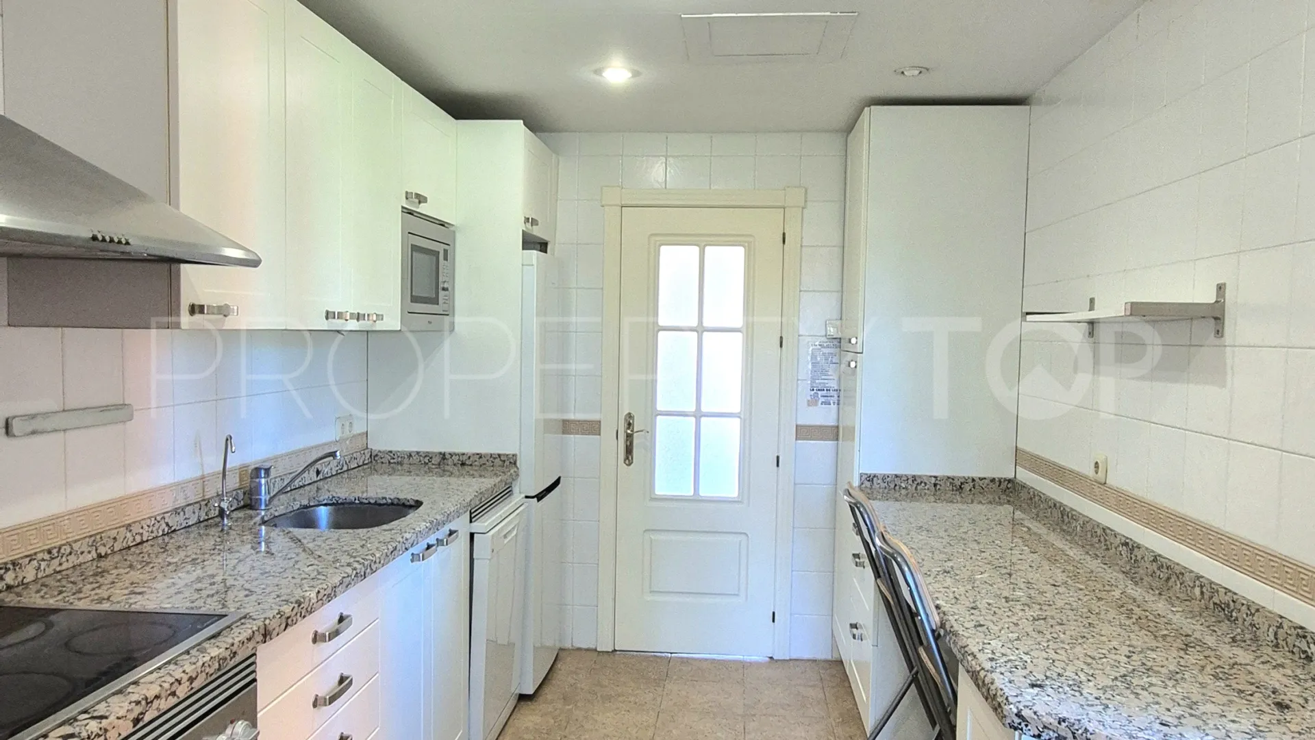 For sale duplex penthouse in Guadalmina Baja with 3 bedrooms