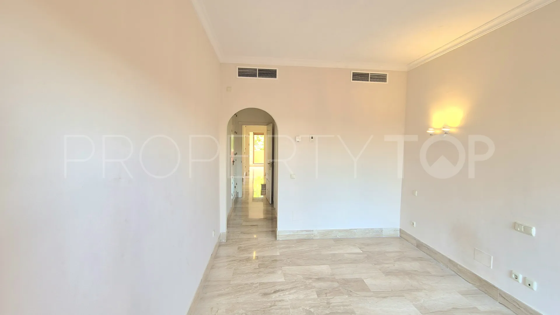 For sale duplex penthouse in Guadalmina Baja with 3 bedrooms