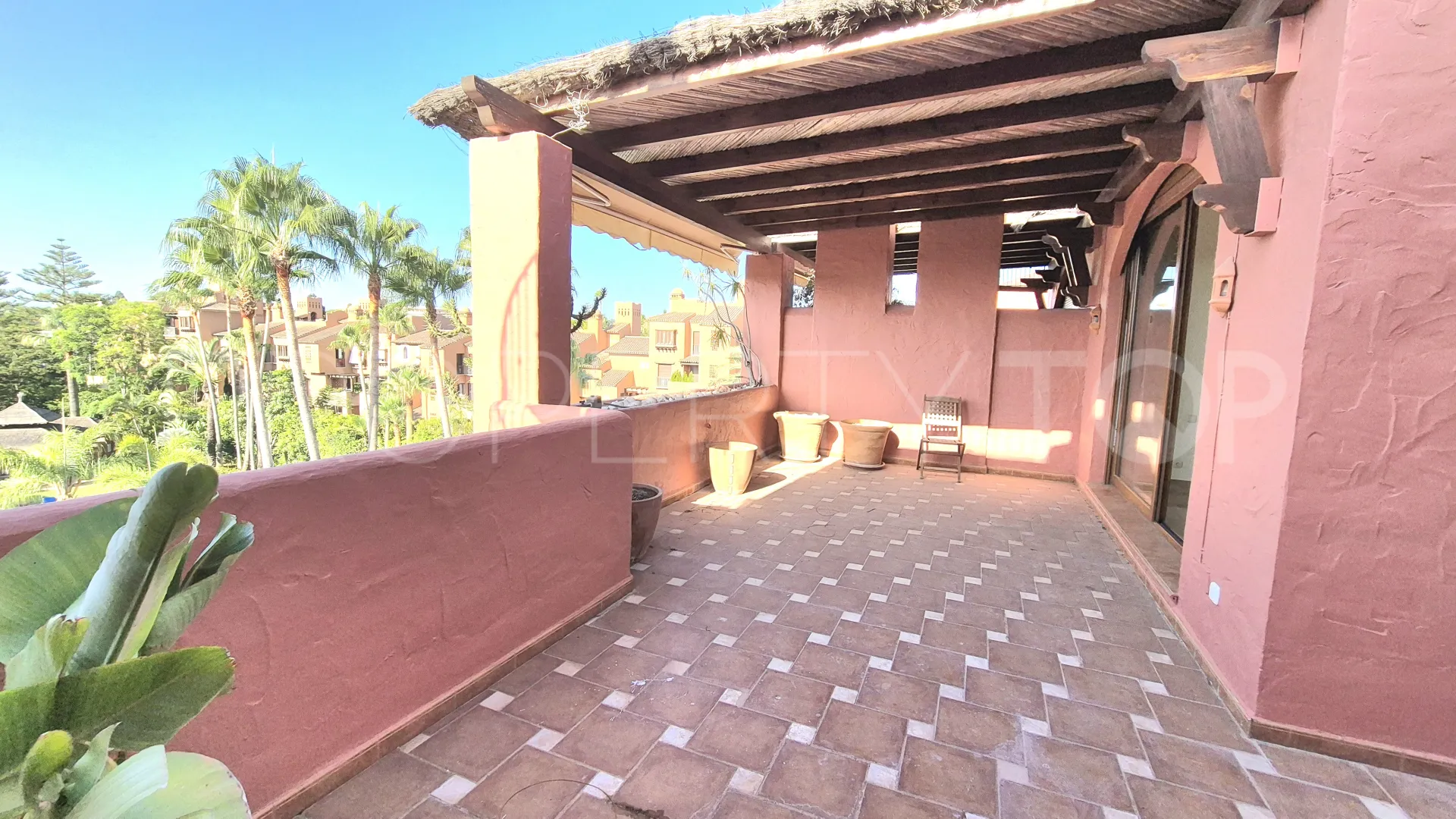 For sale duplex penthouse in Guadalmina Baja with 3 bedrooms