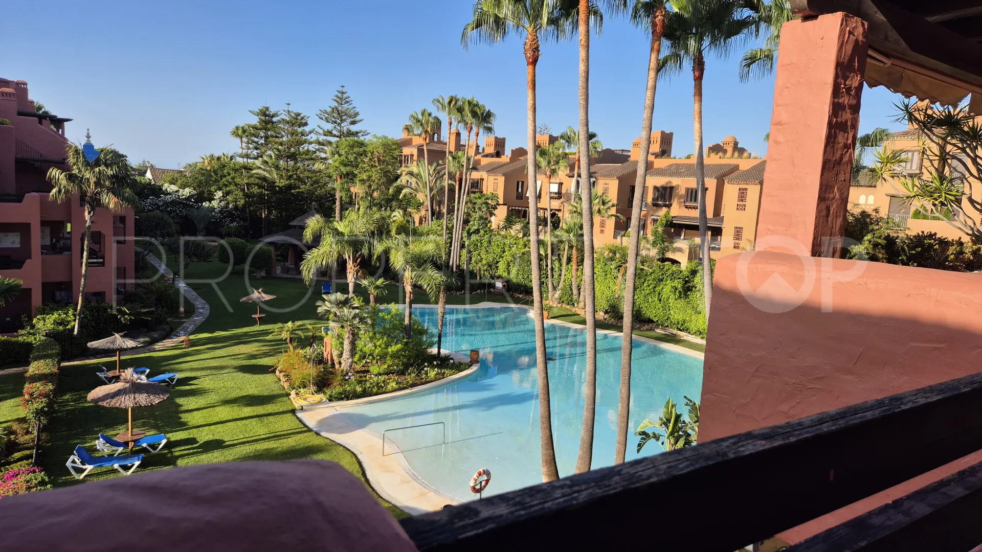 For sale duplex penthouse in Guadalmina Baja with 3 bedrooms