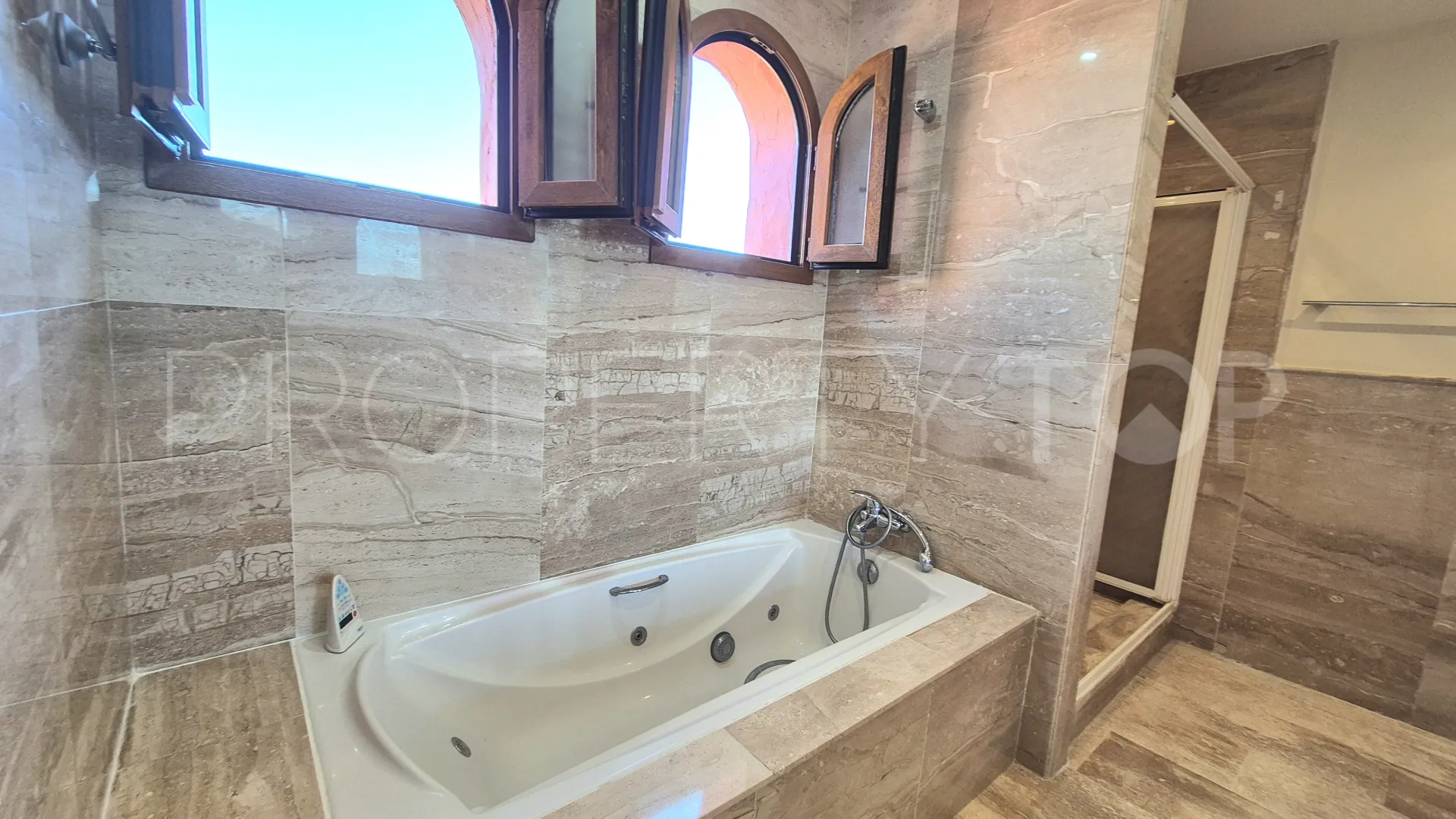 For sale duplex penthouse in Guadalmina Baja with 3 bedrooms