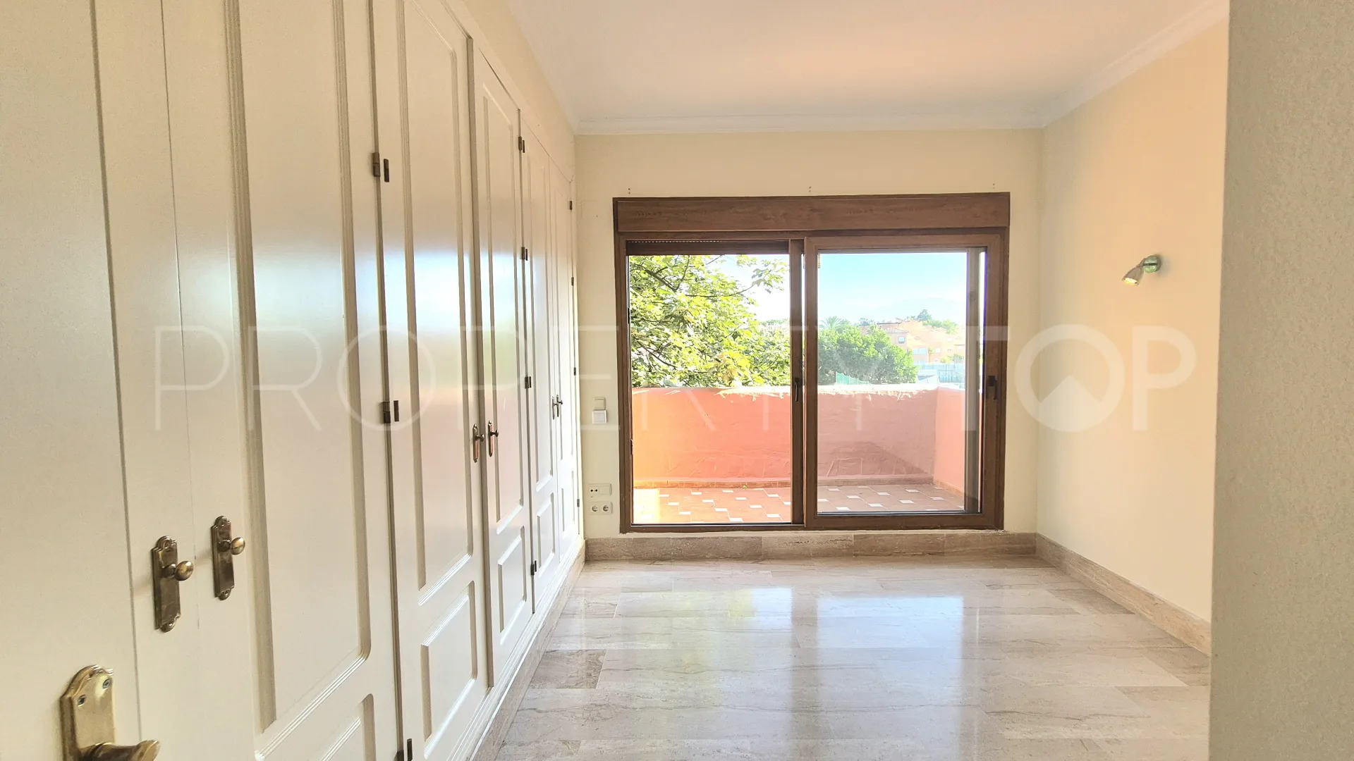 For sale duplex penthouse in Guadalmina Baja with 3 bedrooms