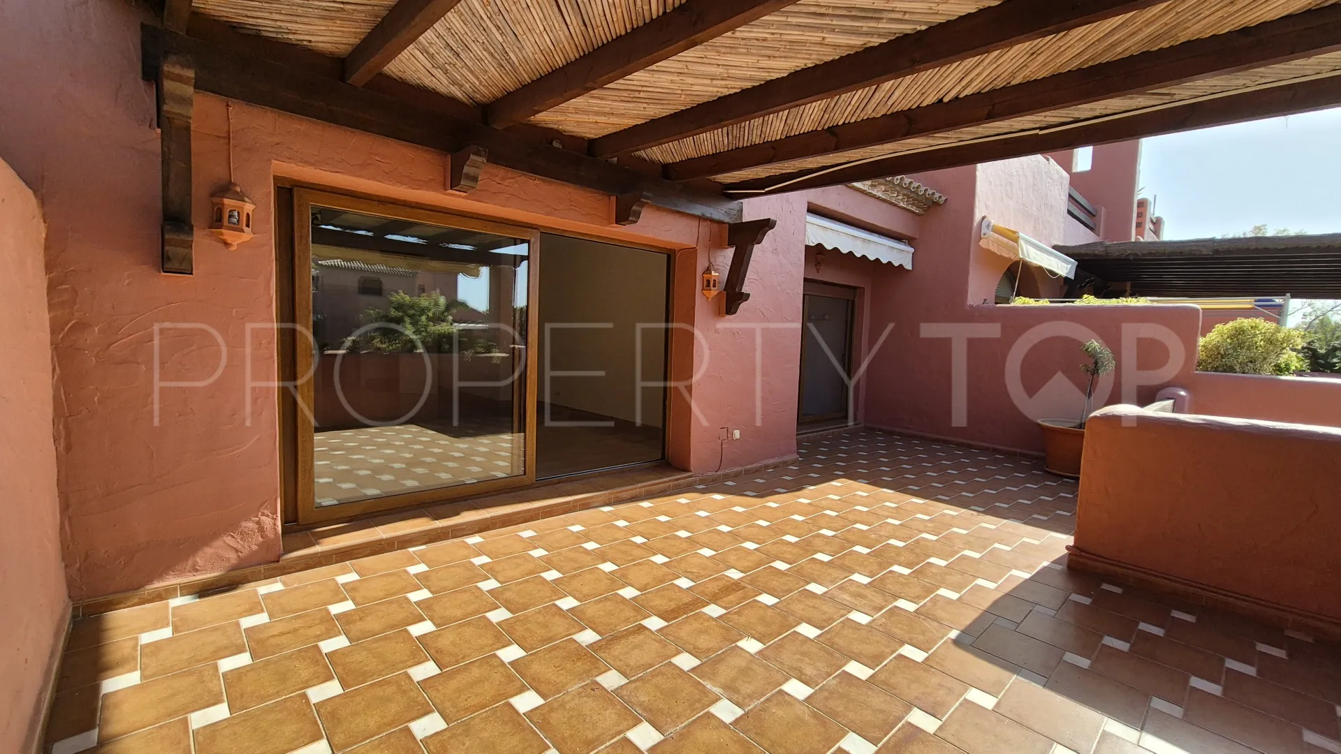 For sale duplex penthouse in Guadalmina Baja with 3 bedrooms