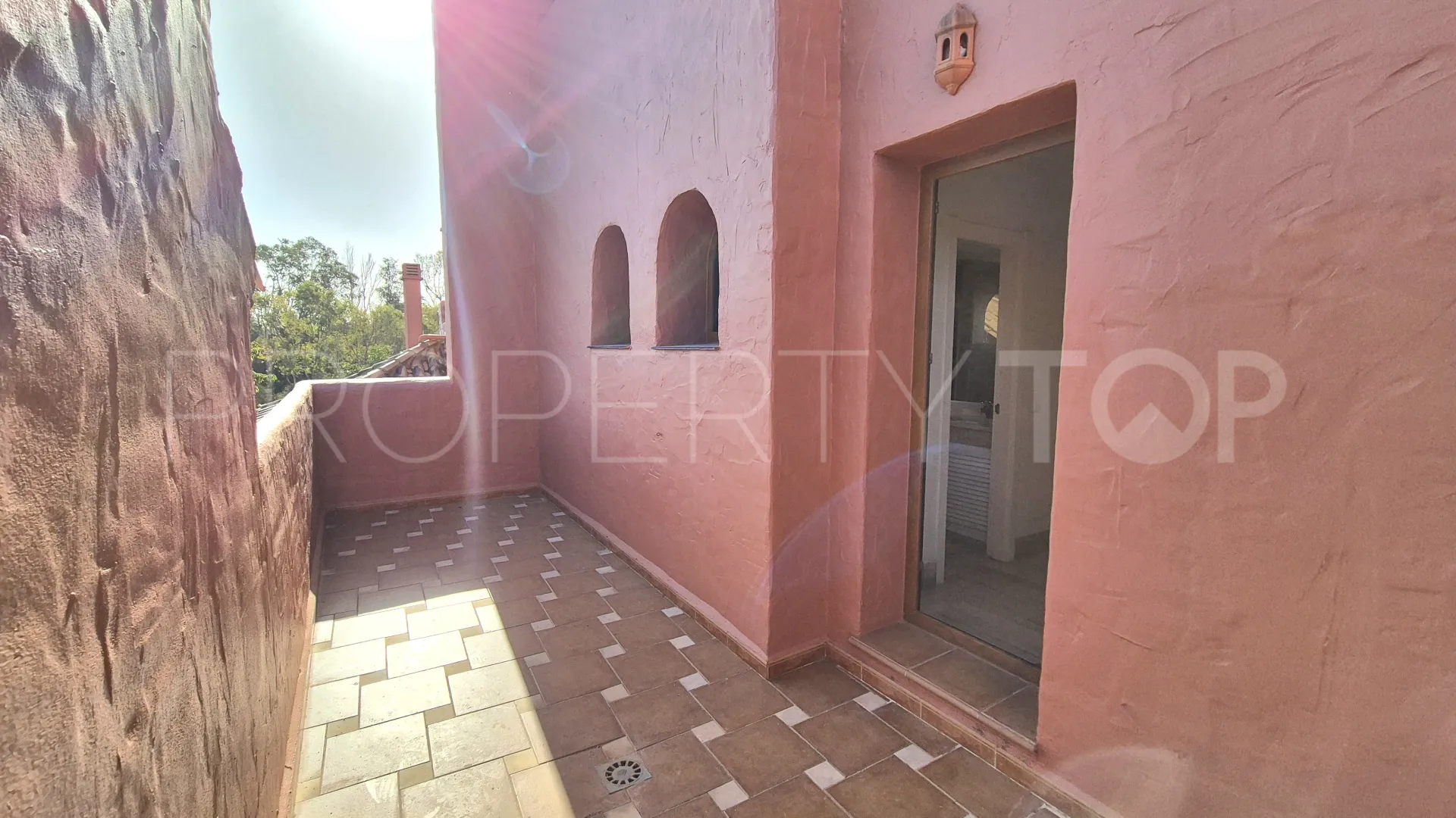 For sale duplex penthouse in Guadalmina Baja with 3 bedrooms