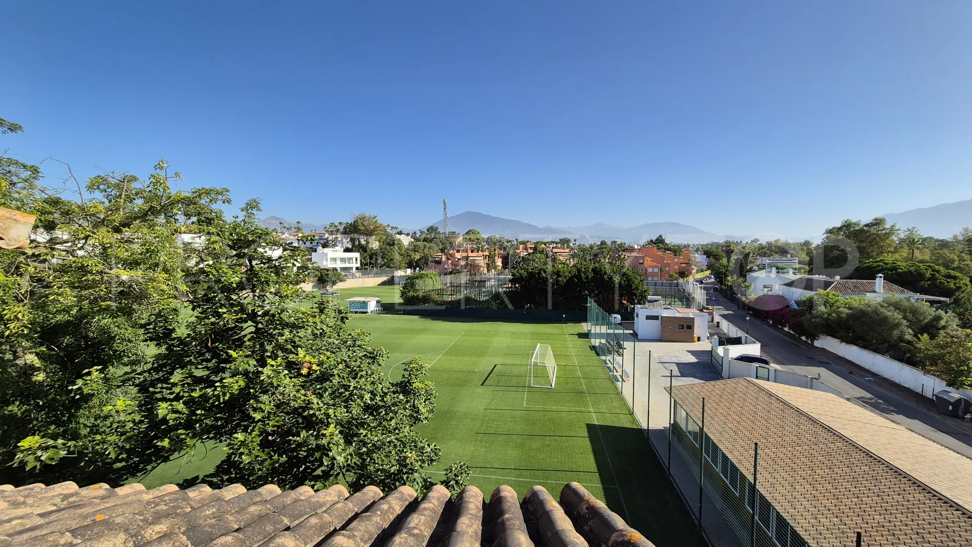 For sale duplex penthouse in Guadalmina Baja with 3 bedrooms
