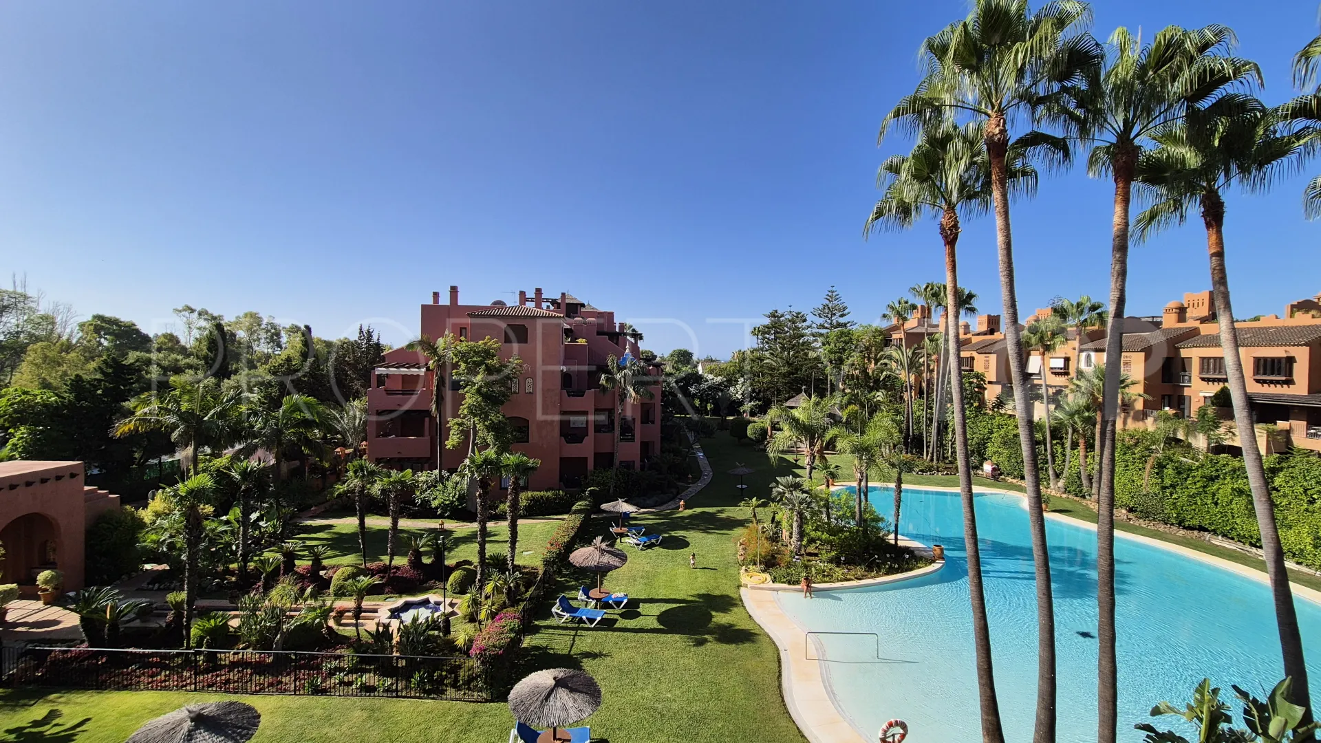 For sale duplex penthouse in Guadalmina Baja with 3 bedrooms