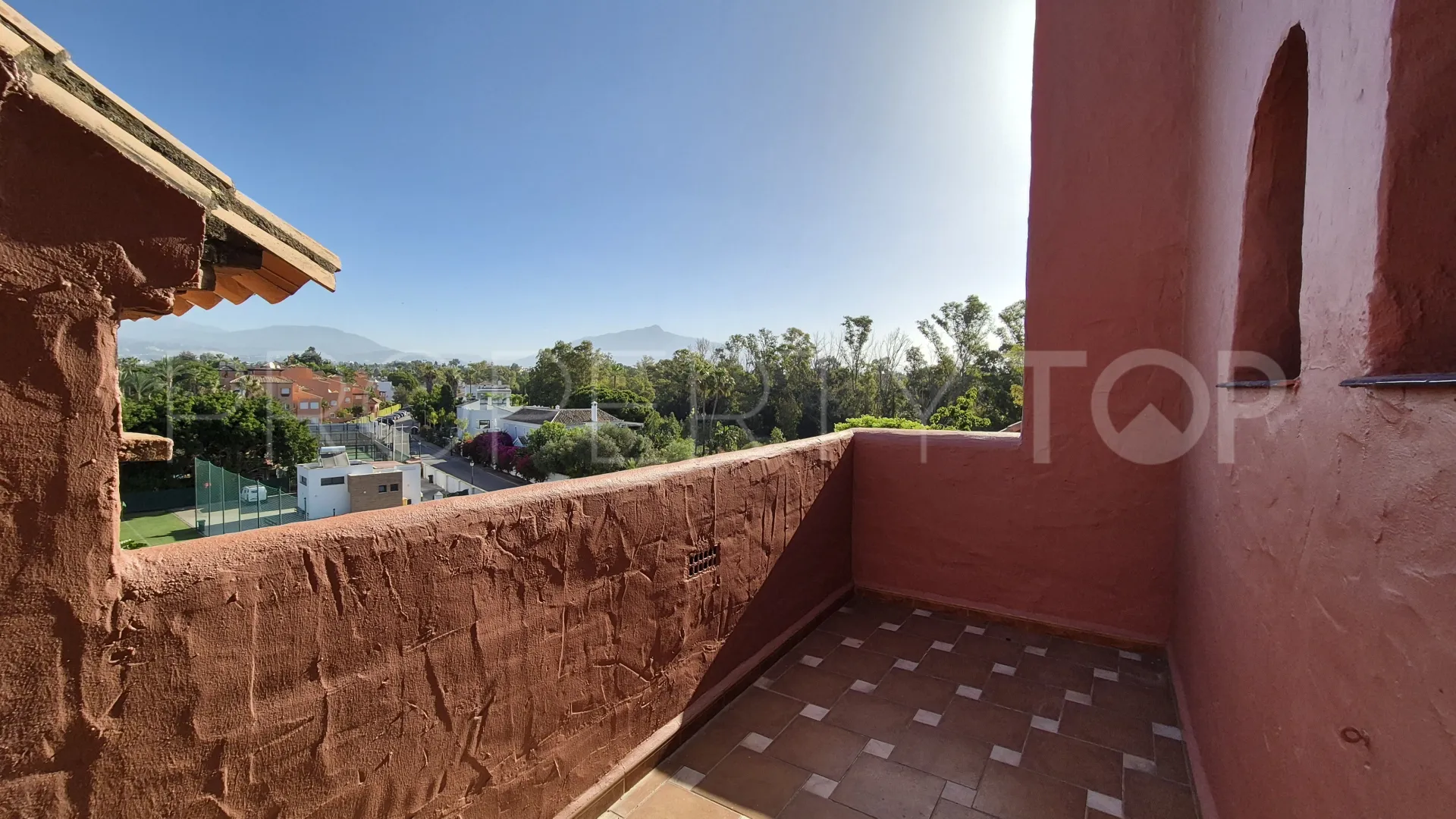 For sale duplex penthouse in Guadalmina Baja with 3 bedrooms