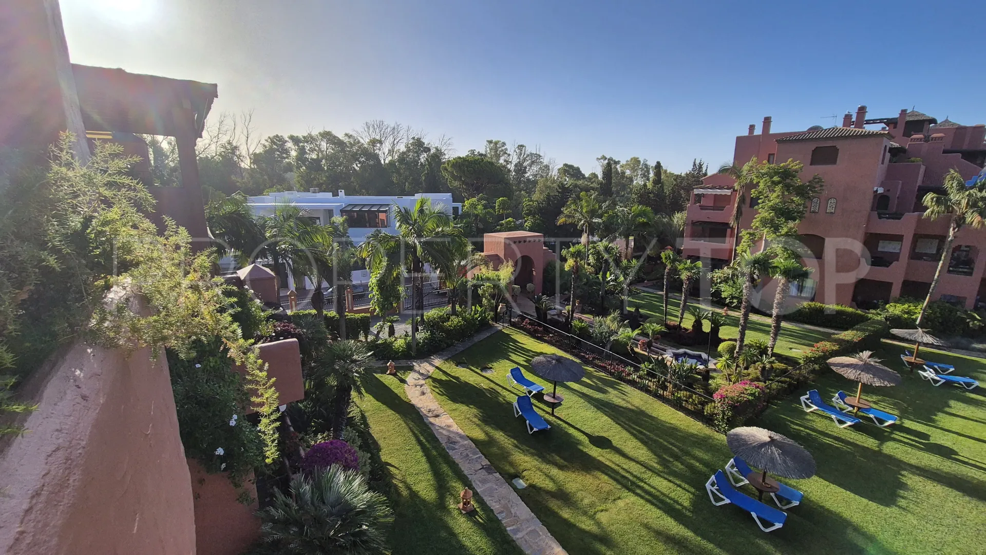 For sale duplex penthouse in Guadalmina Baja with 3 bedrooms