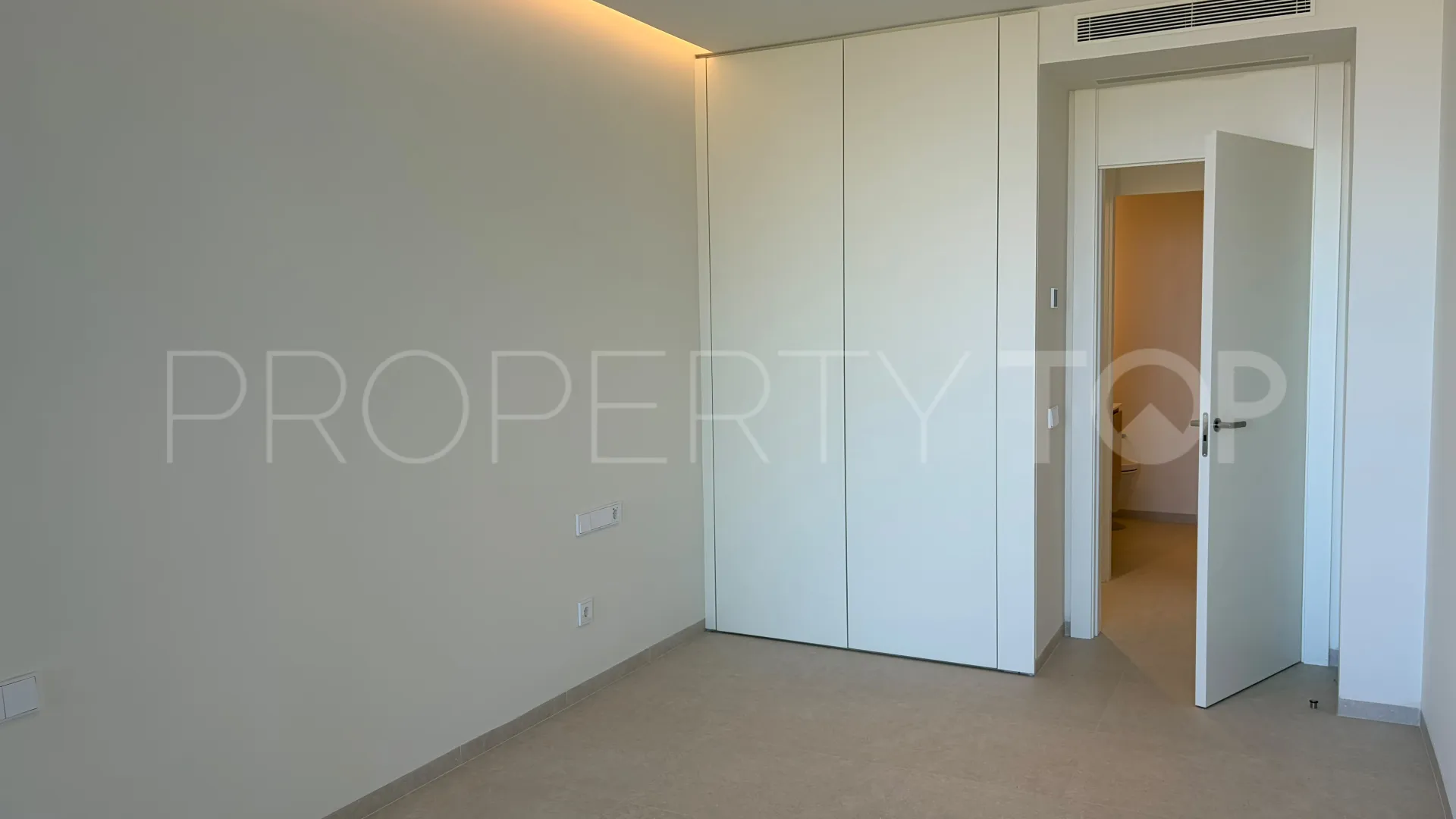Apartment for sale in Marbella with 3 bedrooms