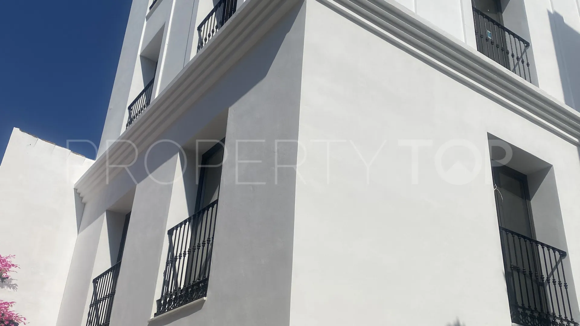 Building for sale in Estepona with 9 bedrooms
