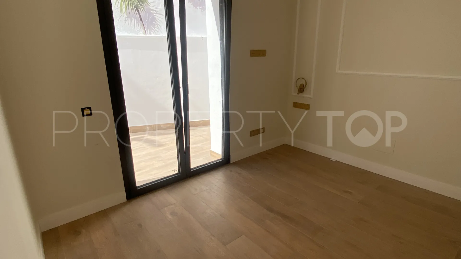 Building for sale in Estepona with 9 bedrooms