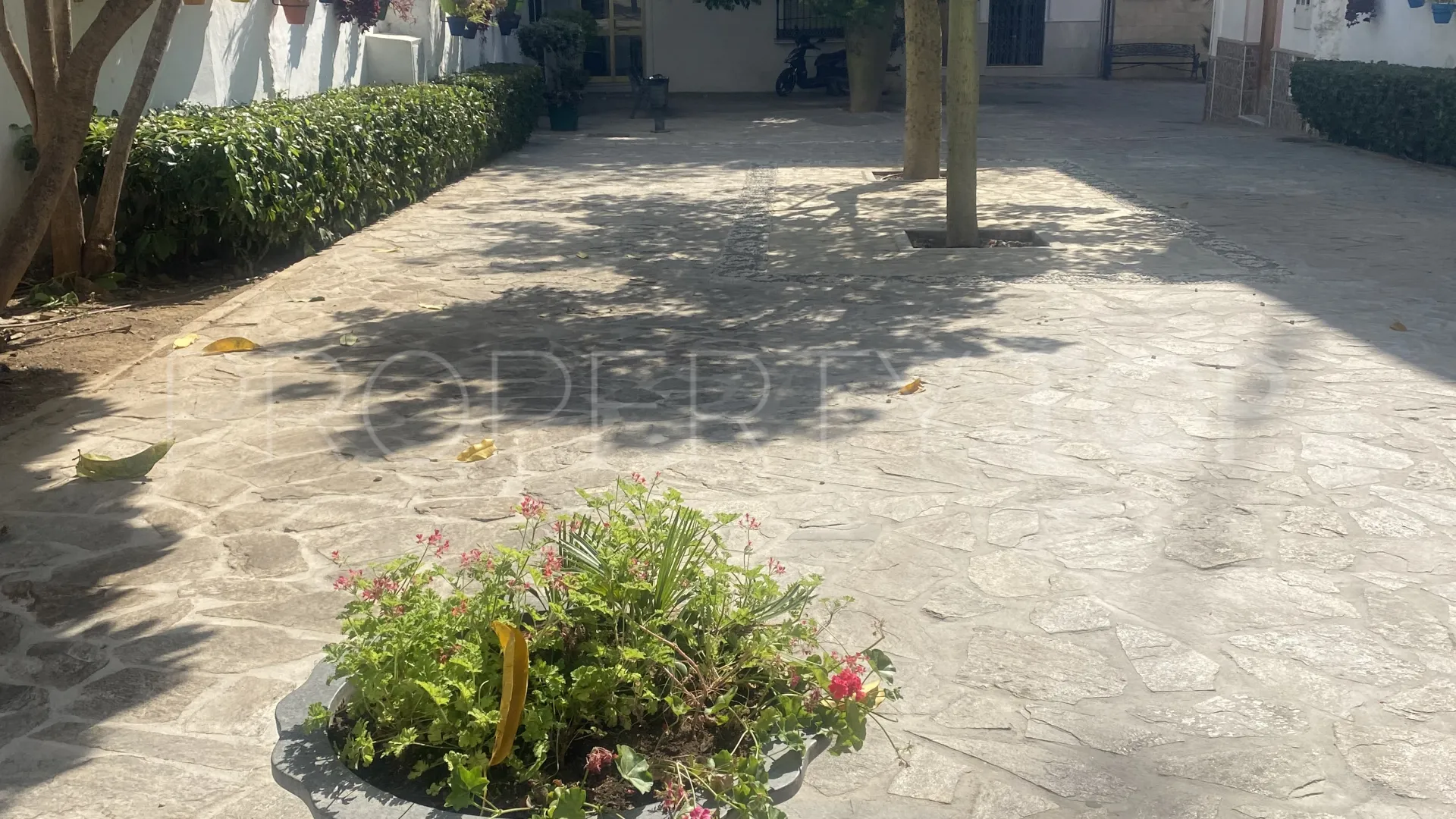Building for sale in Estepona with 9 bedrooms