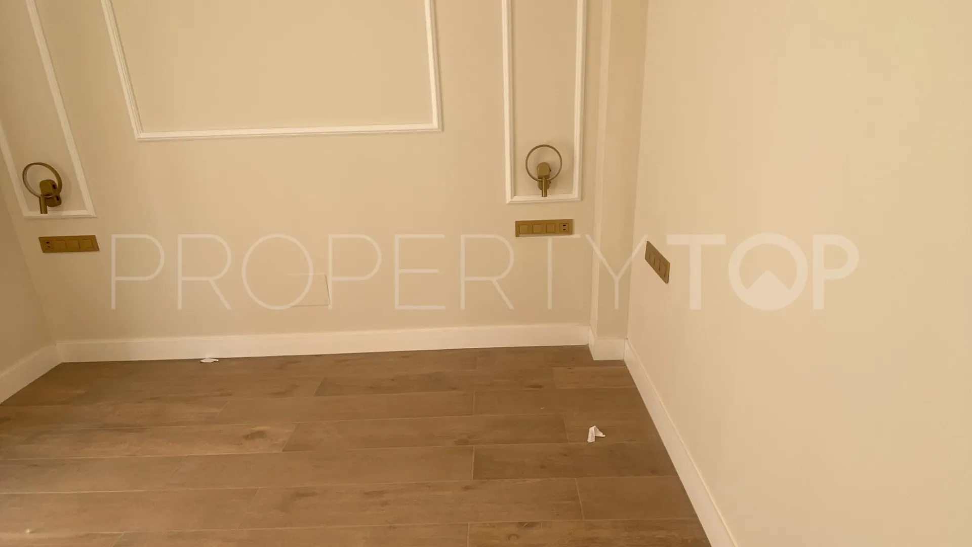 Building for sale in Estepona with 9 bedrooms