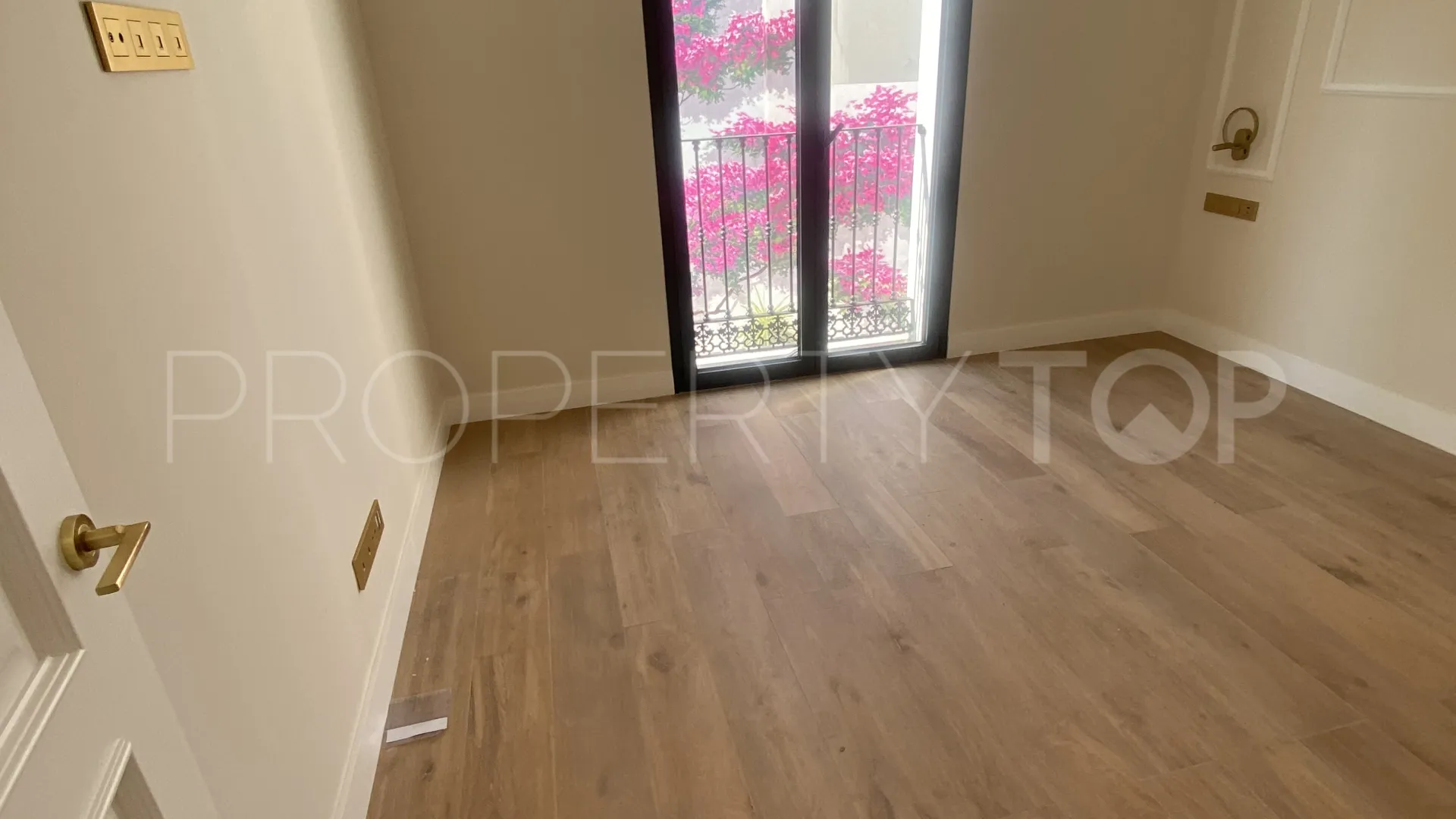 Building for sale in Estepona with 9 bedrooms