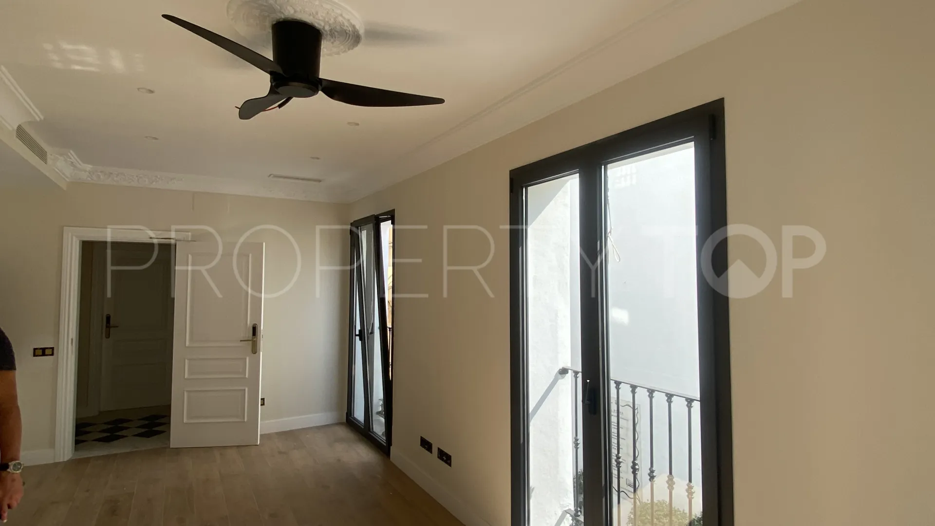 Building for sale in Estepona with 9 bedrooms