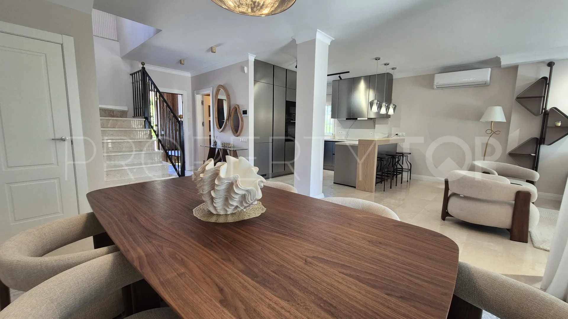 For sale 4 bedrooms house in Riviera del Sol