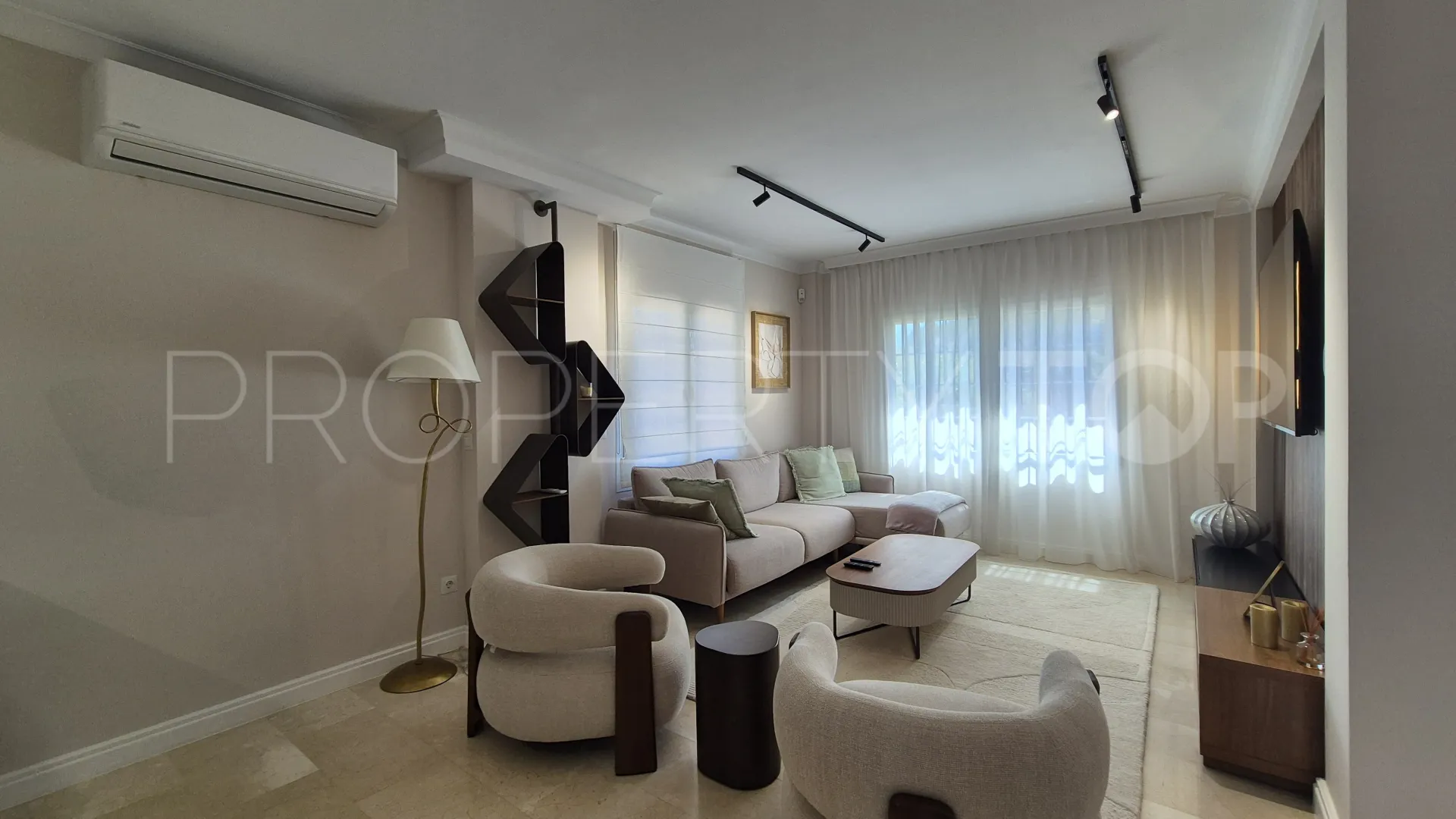 For sale 4 bedrooms house in Riviera del Sol