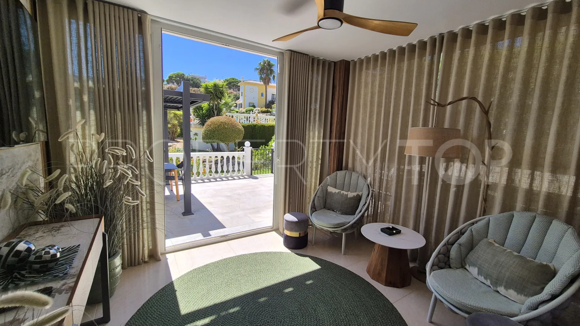 For sale 4 bedrooms house in Riviera del Sol