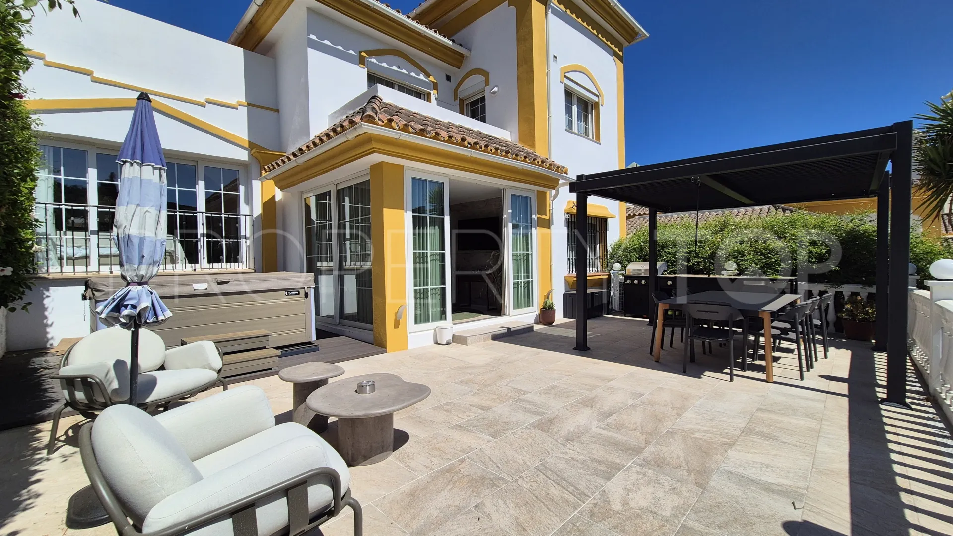 For sale 4 bedrooms house in Riviera del Sol