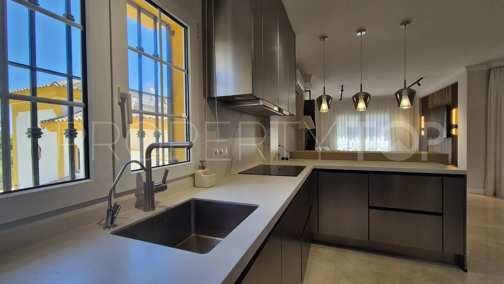 For sale 4 bedrooms house in Riviera del Sol